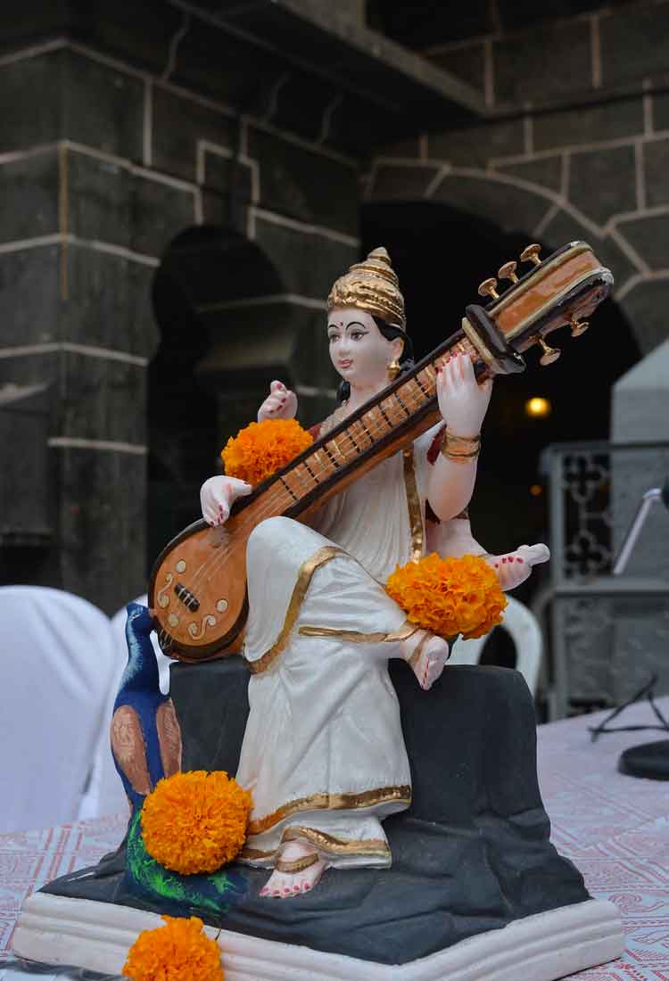 Goddess Saraswati Idols