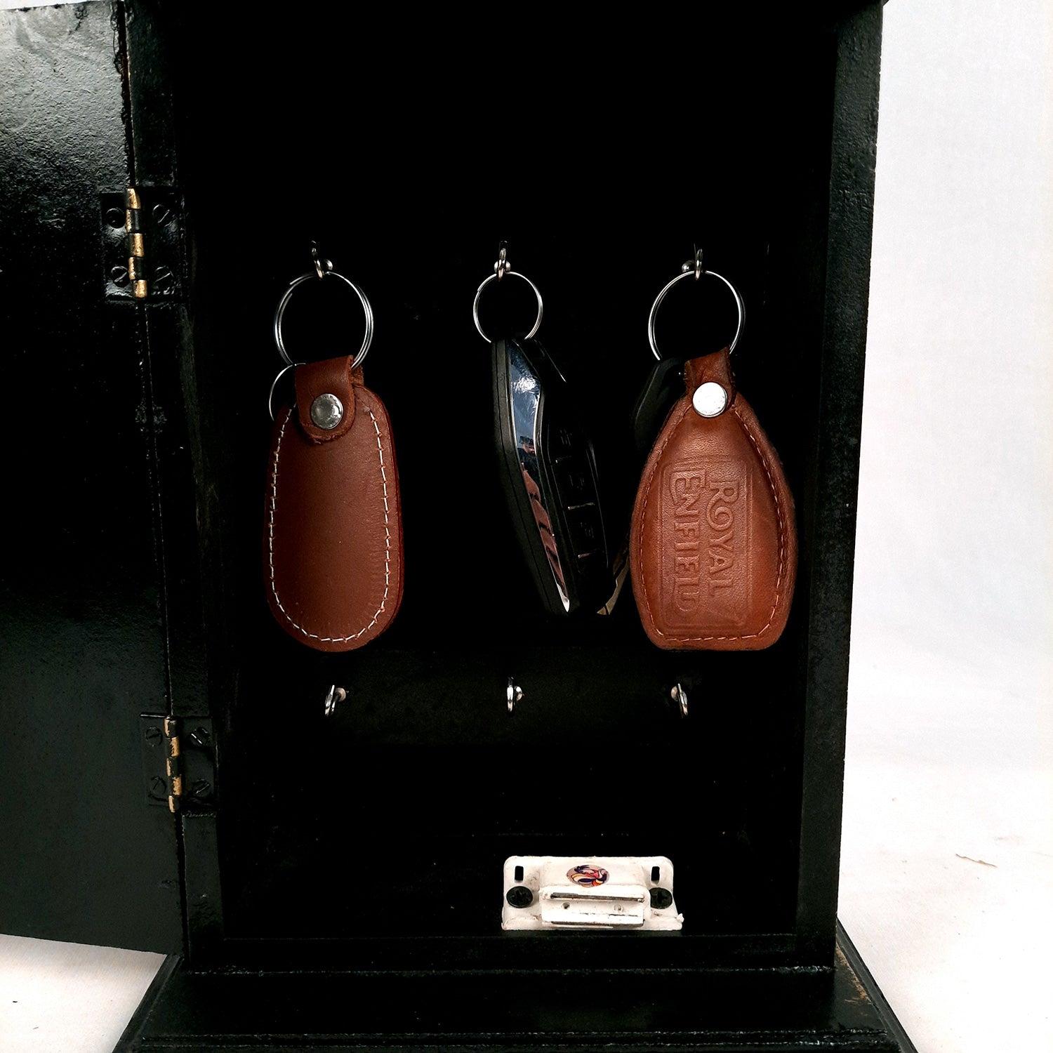 Unique Key Holder for wall | Key Hook Cabinate - 11 Inches-Apkamart