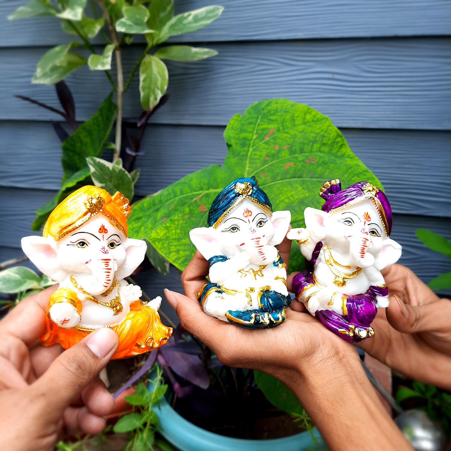 Ganpati Idol | Ganesha for Car Dashboard - 4 inch (Set of 3)- Apkamart