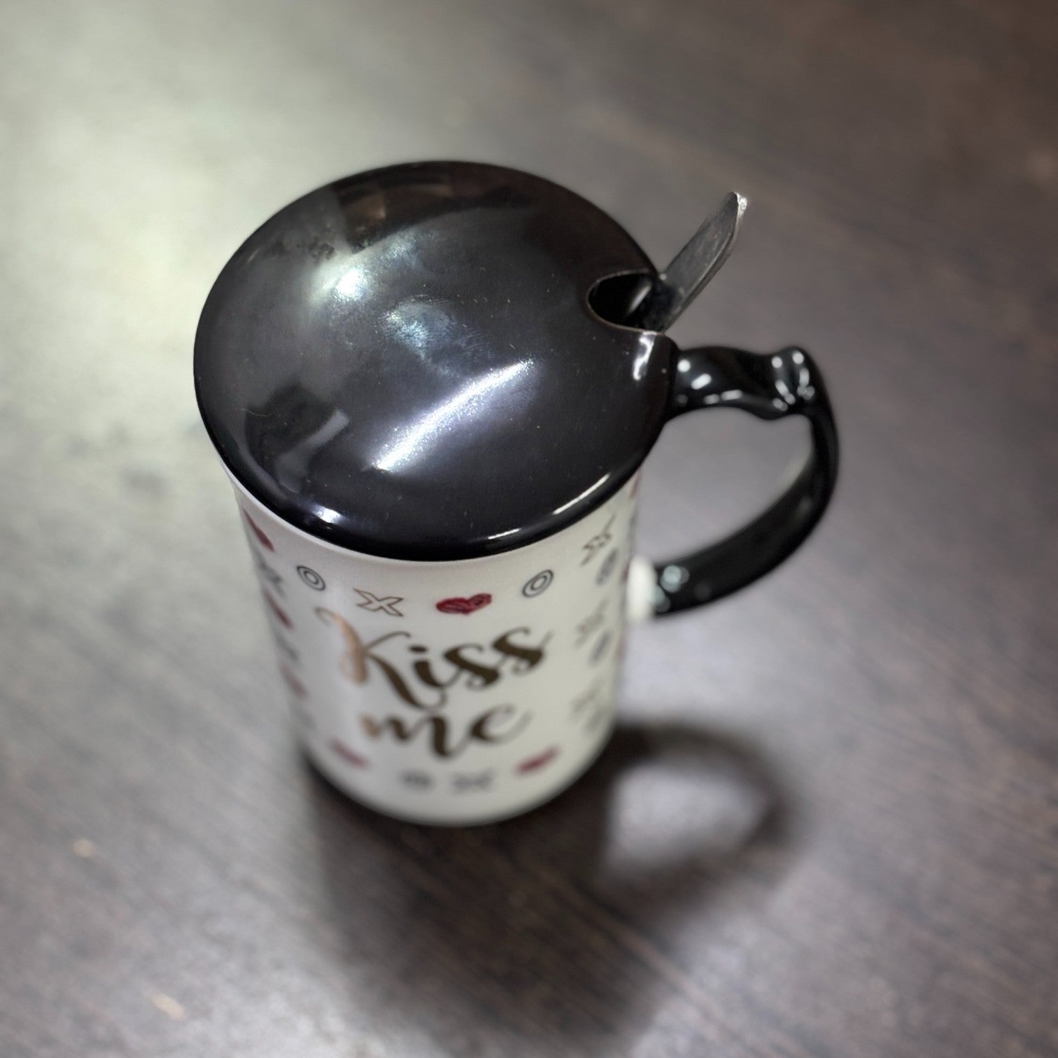 Coffee Mug with Spoon | Kiss Me Design | Premium Tea & Coffee Cup Set for Home & Office | Stylish Ceramic Mug with Handle & Spoon for Hot & Cold Beverages - 400ml - Apkamart