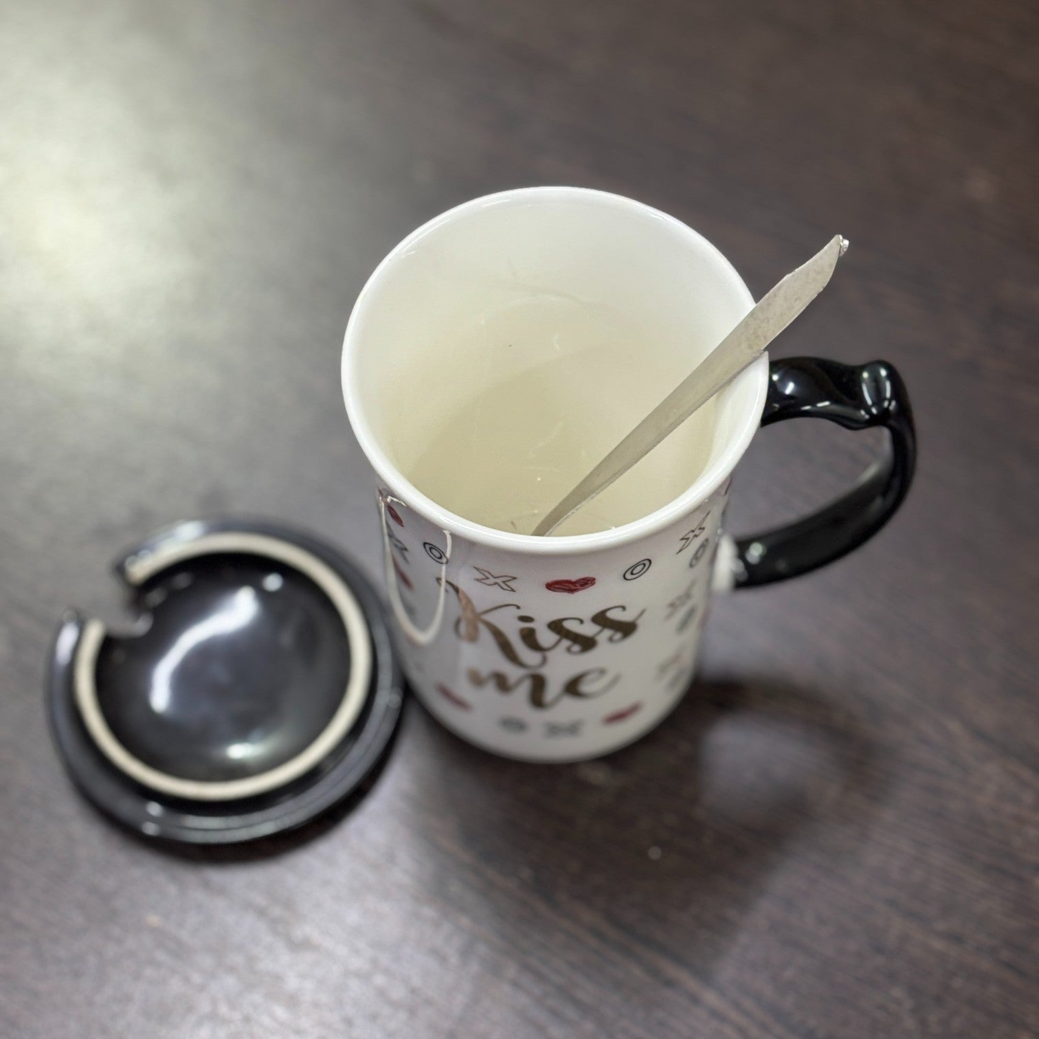 Coffee Mug with Spoon | Kiss Me Design | Premium Tea & Coffee Cup Set for Home & Office | Stylish Ceramic Mug with Handle & Spoon for Hot & Cold Beverages - 400ml - Apkamart