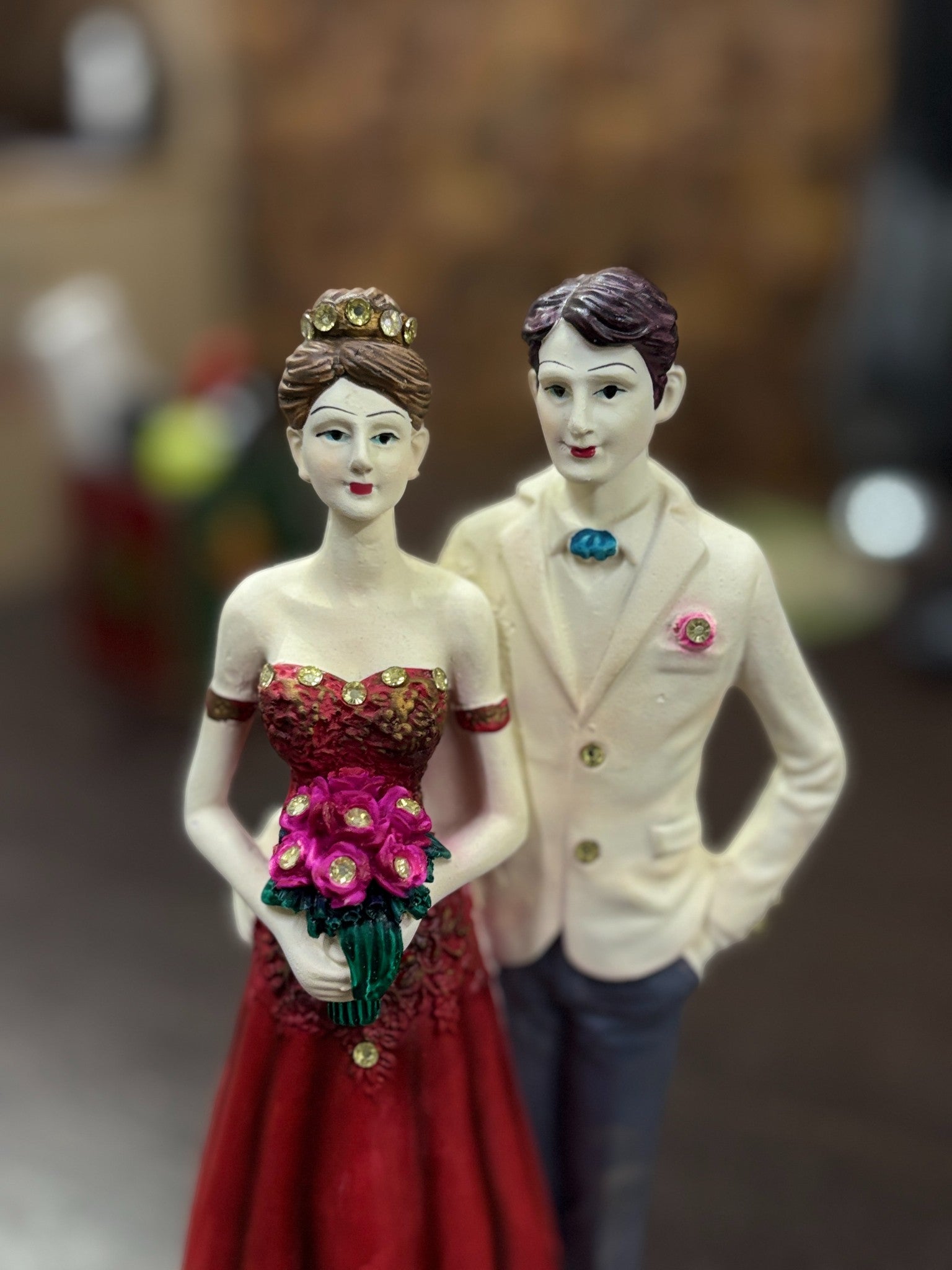 Love Couple Figurine | Romantic Resin Showpiece for Home Decoration | Perfect Gift for Anniversary, Valentine’s Day & Wedding - 10 Inch - Apkamart