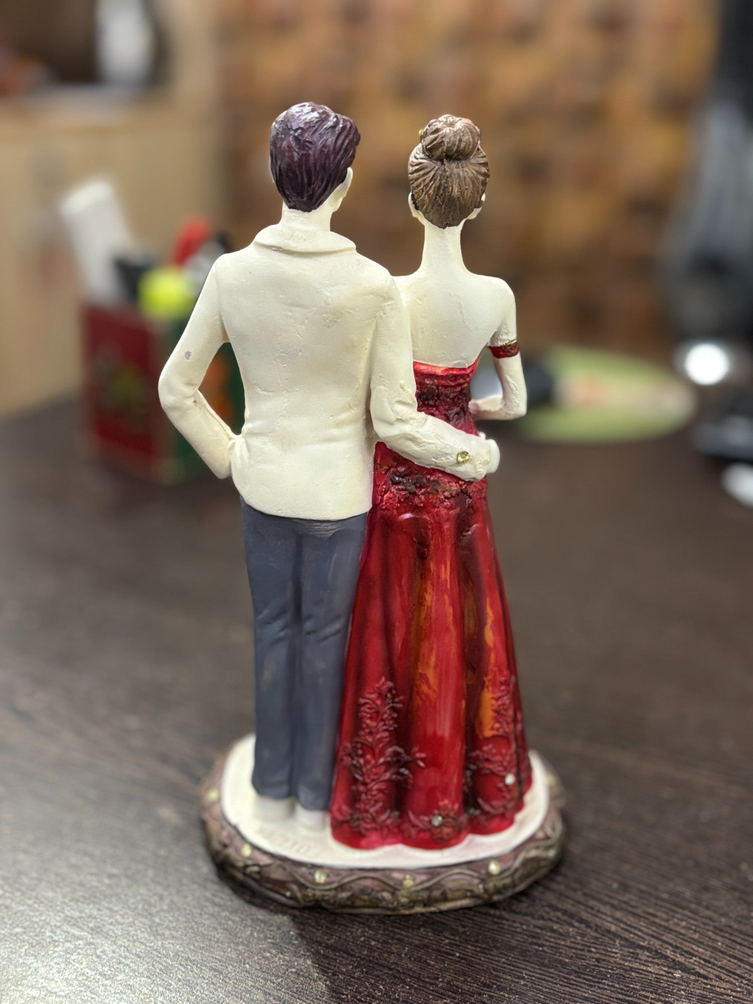 Love Couple Figurine | Romantic Resin Showpiece for Home Decoration | Perfect Gift for Anniversary, Valentine’s Day & Wedding - 10 Inch - Apkamart