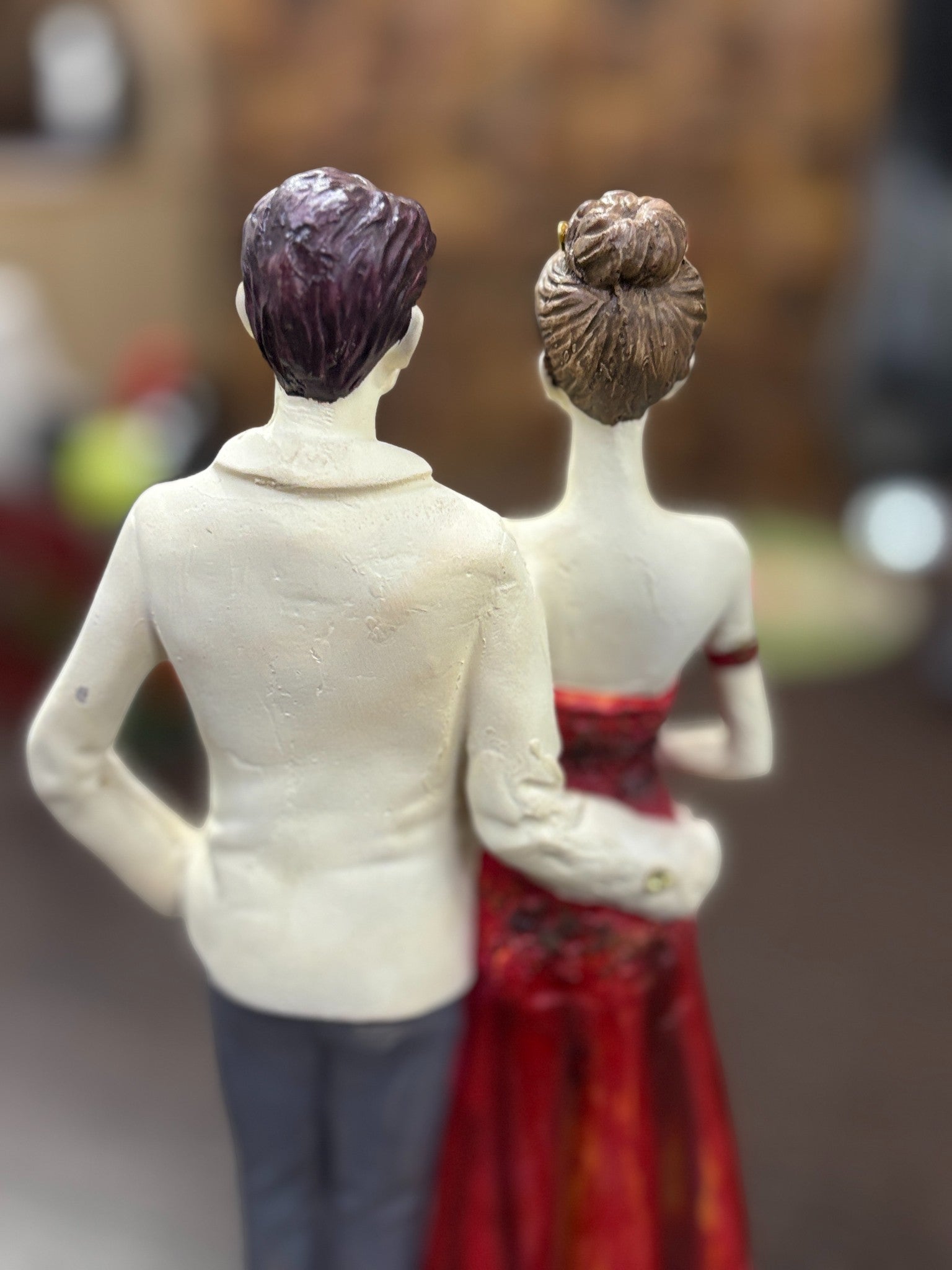 Love Couple Figurine | Romantic Resin Showpiece for Home Decoration | Perfect Gift for Anniversary, Valentine’s Day & Wedding - 10 Inch - Apkamart