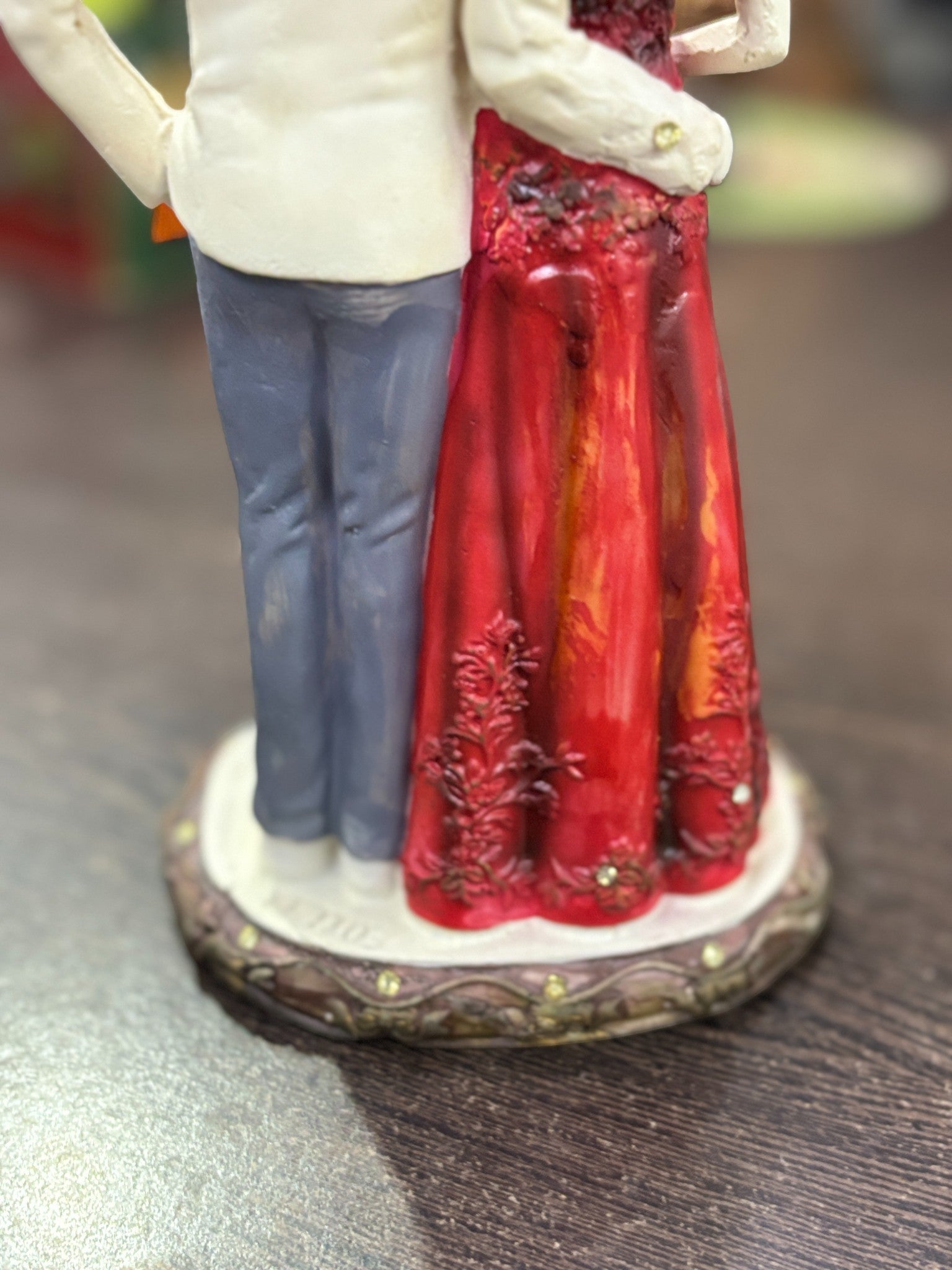 Love Couple Figurine | Romantic Resin Showpiece for Home Decoration | Perfect Gift for Anniversary, Valentine’s Day & Wedding - 10 Inch - Apkamart