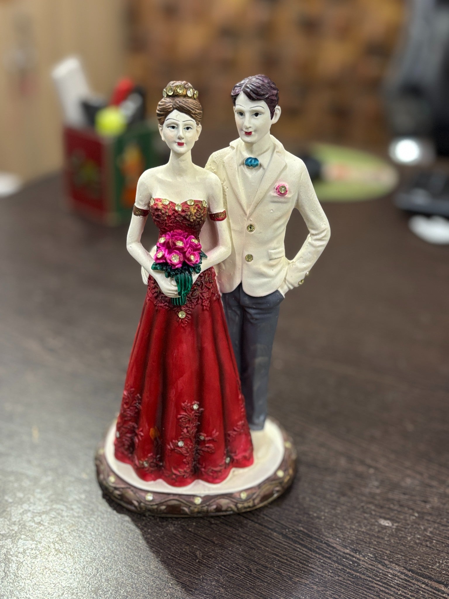 Love Couple Figurine | Romantic Resin Showpiece for Home Decoration | Perfect Gift for Anniversary, Valentine’s Day & Wedding - 10 Inch - Apkamart