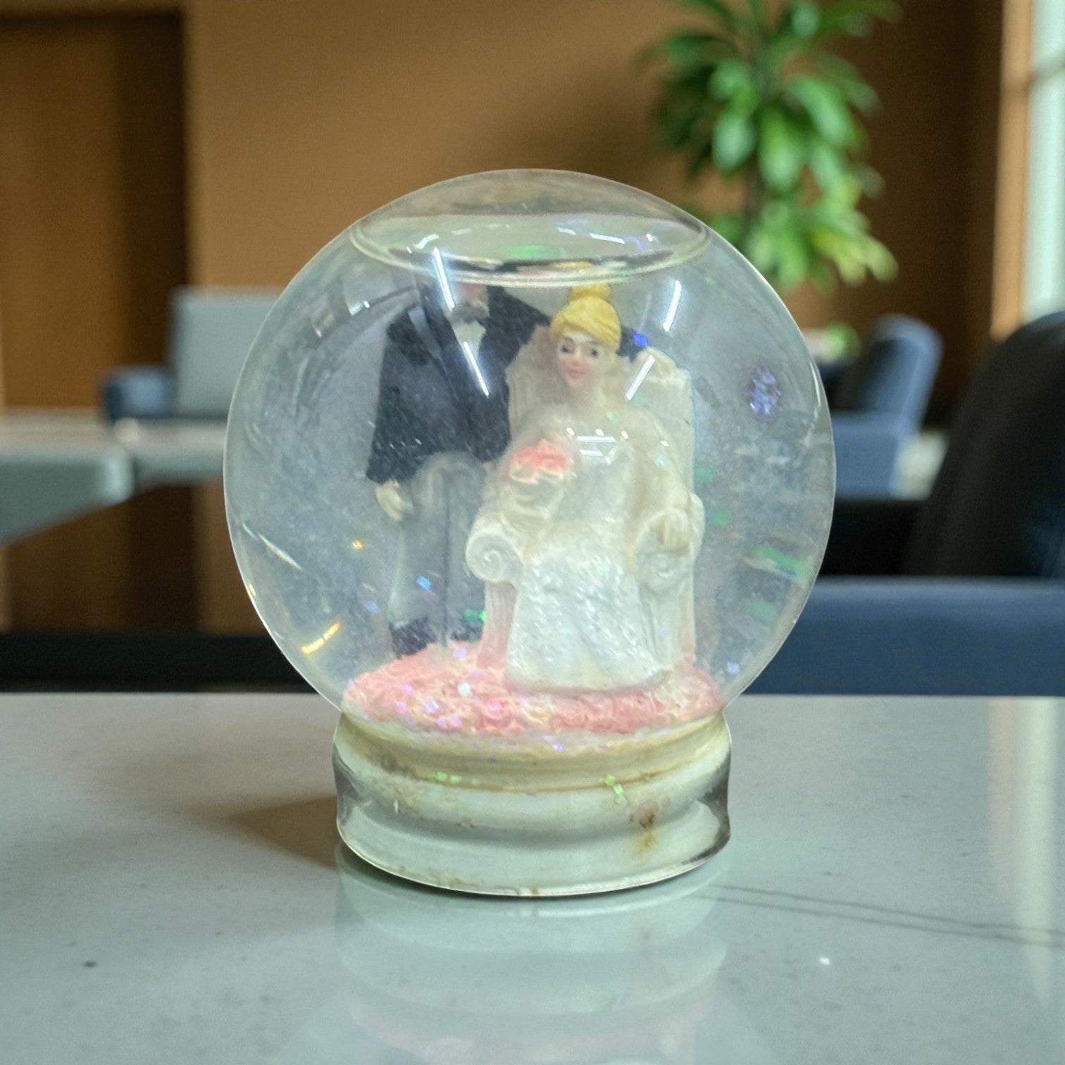 Romantic Couple Light Showpiece | Valentine Gift for Her & Him | Decorative Love Figurine for Bedroom & Home Decor - 3 Inch - Apkamart