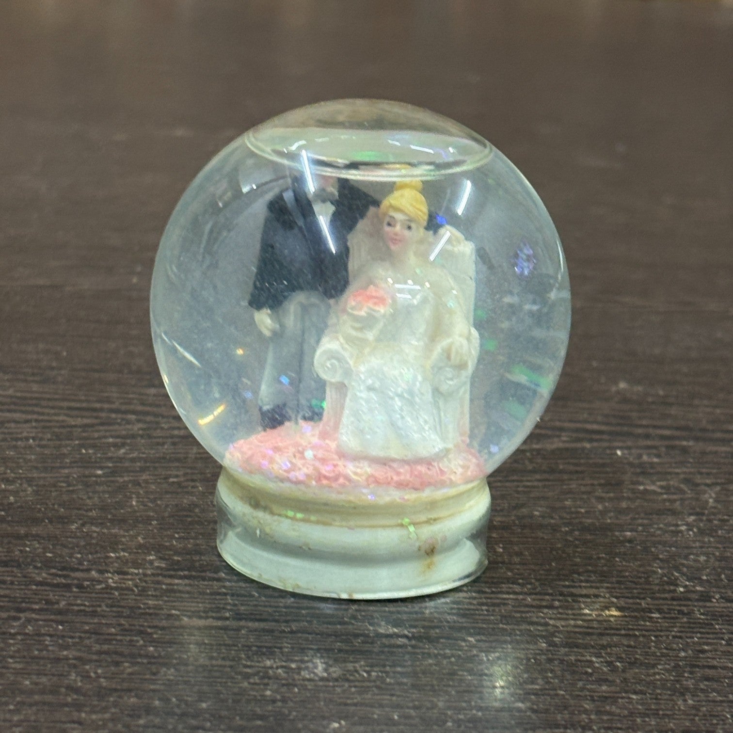 Romantic Couple Light Showpiece | Valentine Gift for Her & Him | Decorative Love Figurine for Bedroom & Home Decor - 3 Inch - Apkamart