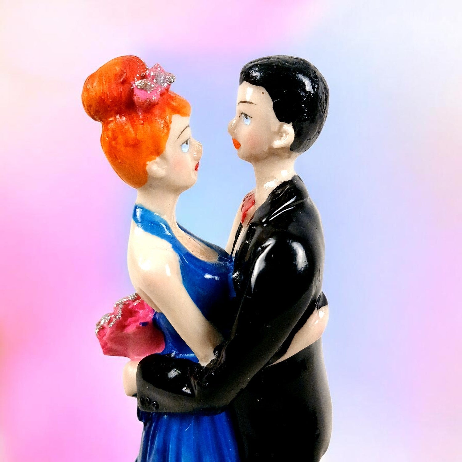 Romantic Couple Showpiece | Decorative Sculpture for Home Décor & Living Room For Love | Valentine, Anniversary & Wedding Gift for Her & Him - 9 Inch - Apkamart