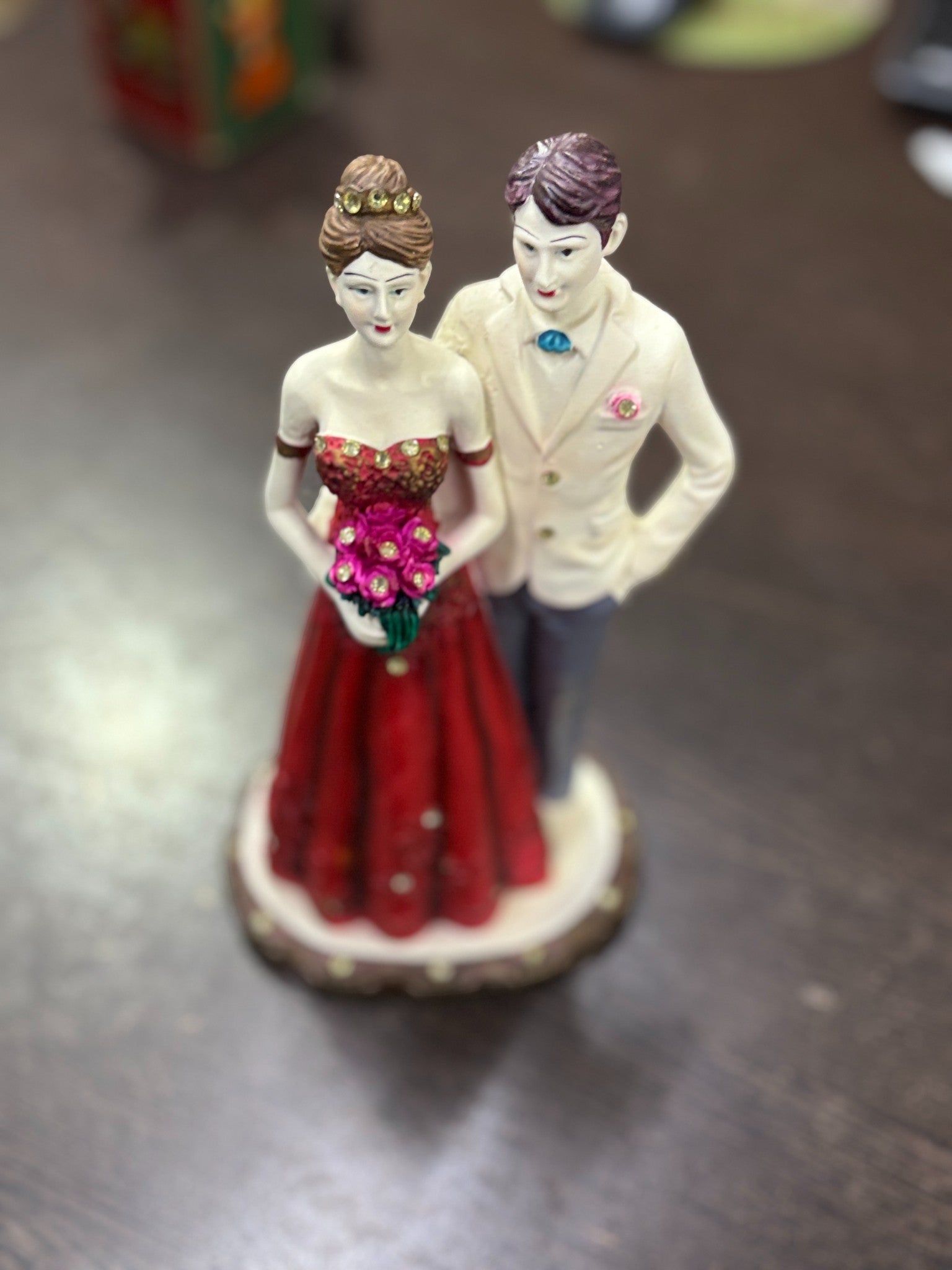 Love Couple Figurine | Romantic Resin Showpiece for Home Decoration | Perfect Gift for Anniversary, Valentine’s Day & Wedding - 10 Inch - Apkamart