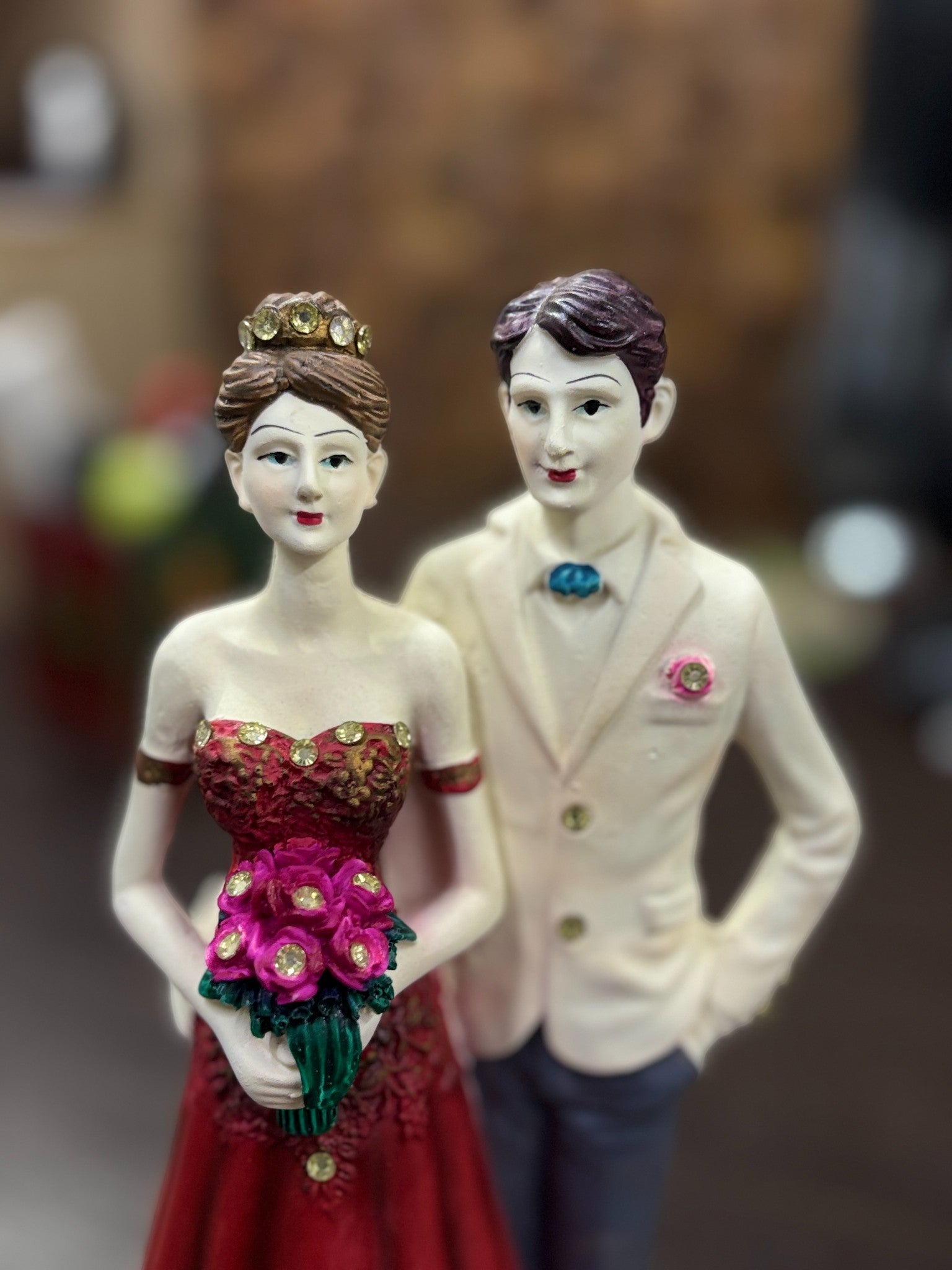 Love Couple Figurine | Romantic Resin Showpiece for Home Decoration | Perfect Gift for Anniversary, Valentine’s Day & Wedding - 10 Inch - Apkamart