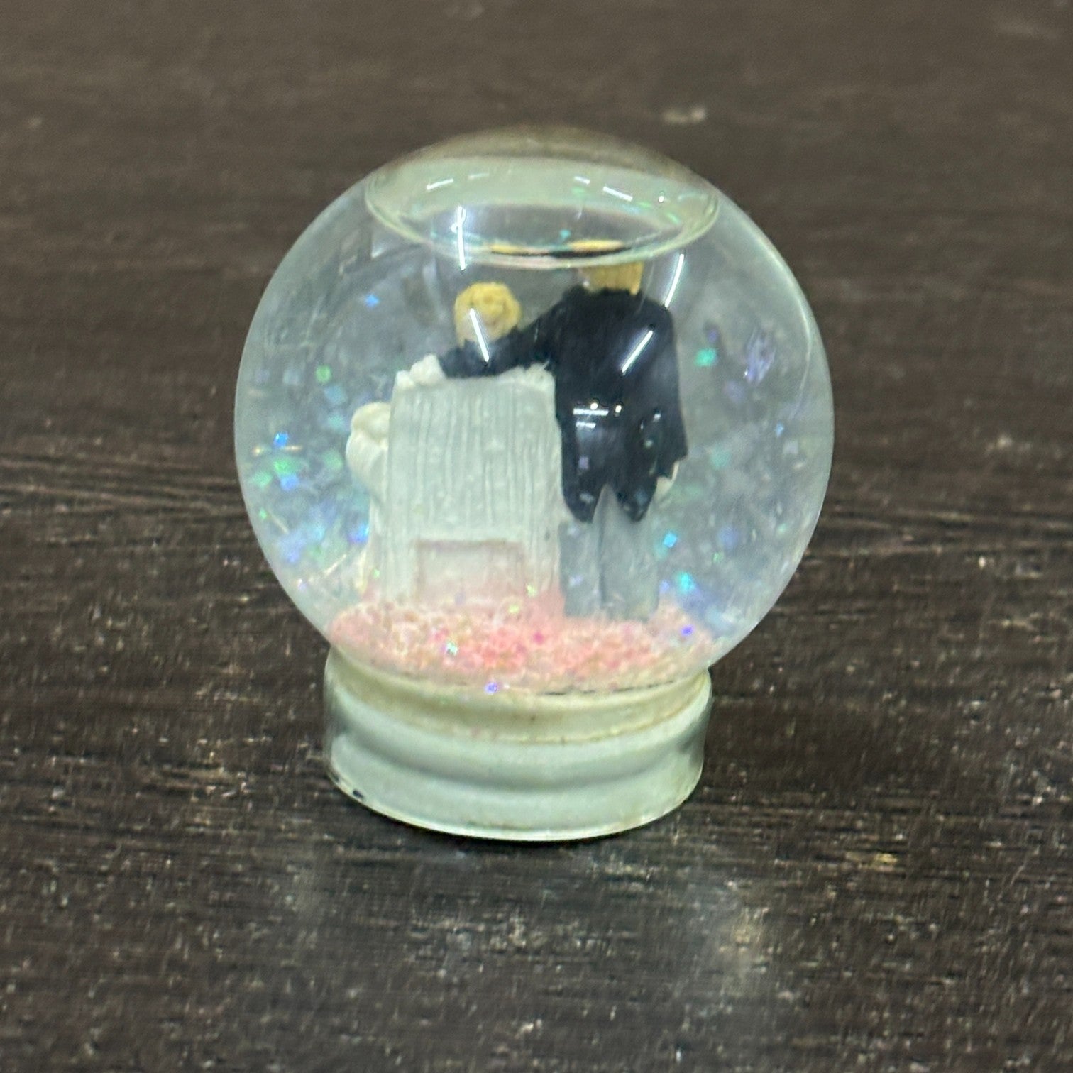 Romantic Couple Light Showpiece | Valentine Gift for Her & Him | Decorative Love Figurine for Bedroom & Home Decor - 3 Inch - Apkamart