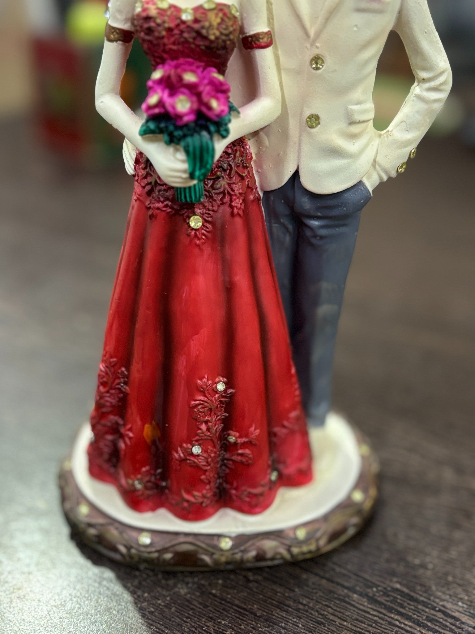 Love Couple Figurine | Romantic Resin Showpiece for Home Decoration | Perfect Gift for Anniversary, Valentine’s Day & Wedding - 10 Inch - Apkamart