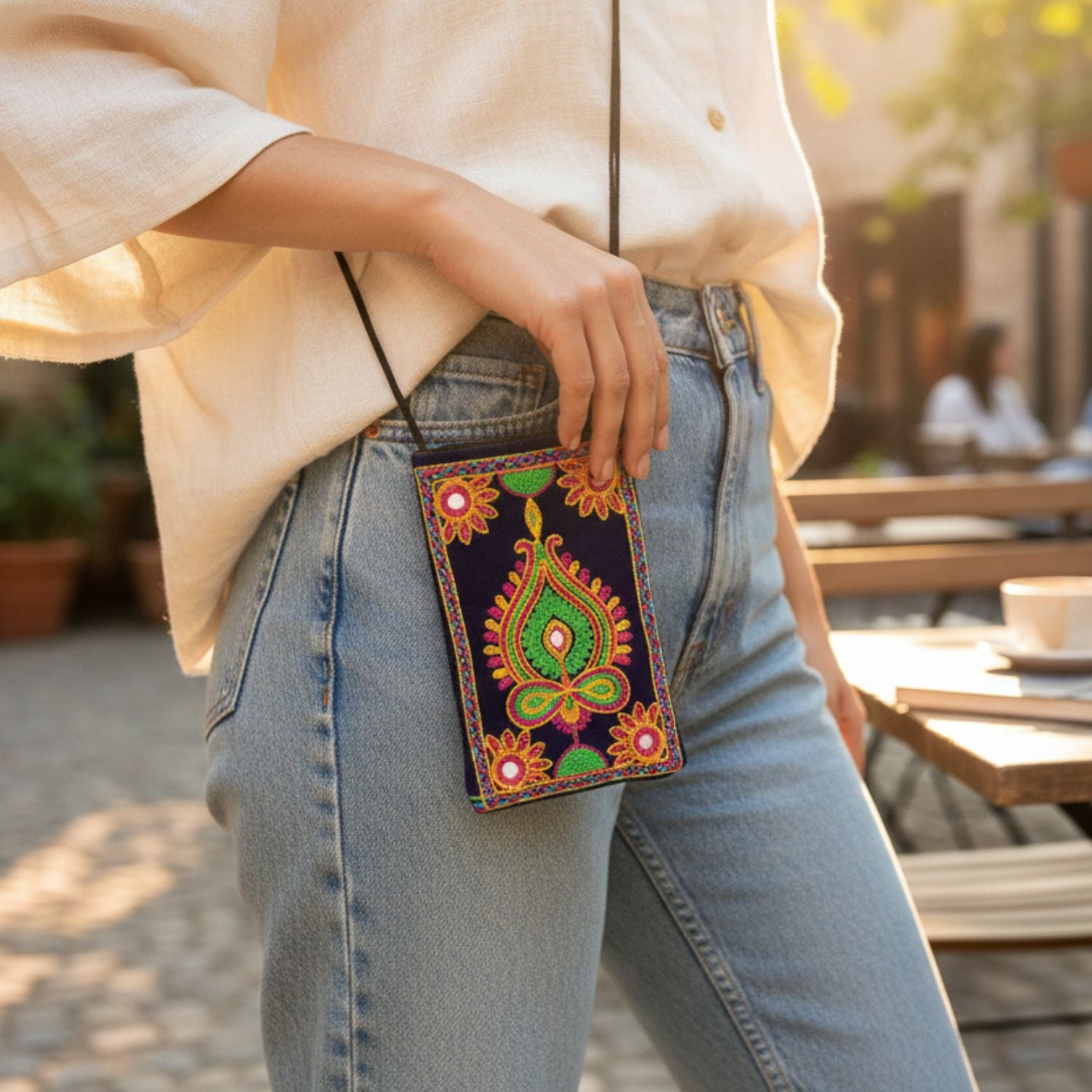 Mobile Pouch Bag for Women Stylish Phone Pouch Lightweight Ladies Shoulder Purse Compact Mobile Holder for Travel Shopping Daily Use Office Outdoor and Casual Wear - 6 Inch - Apkamart