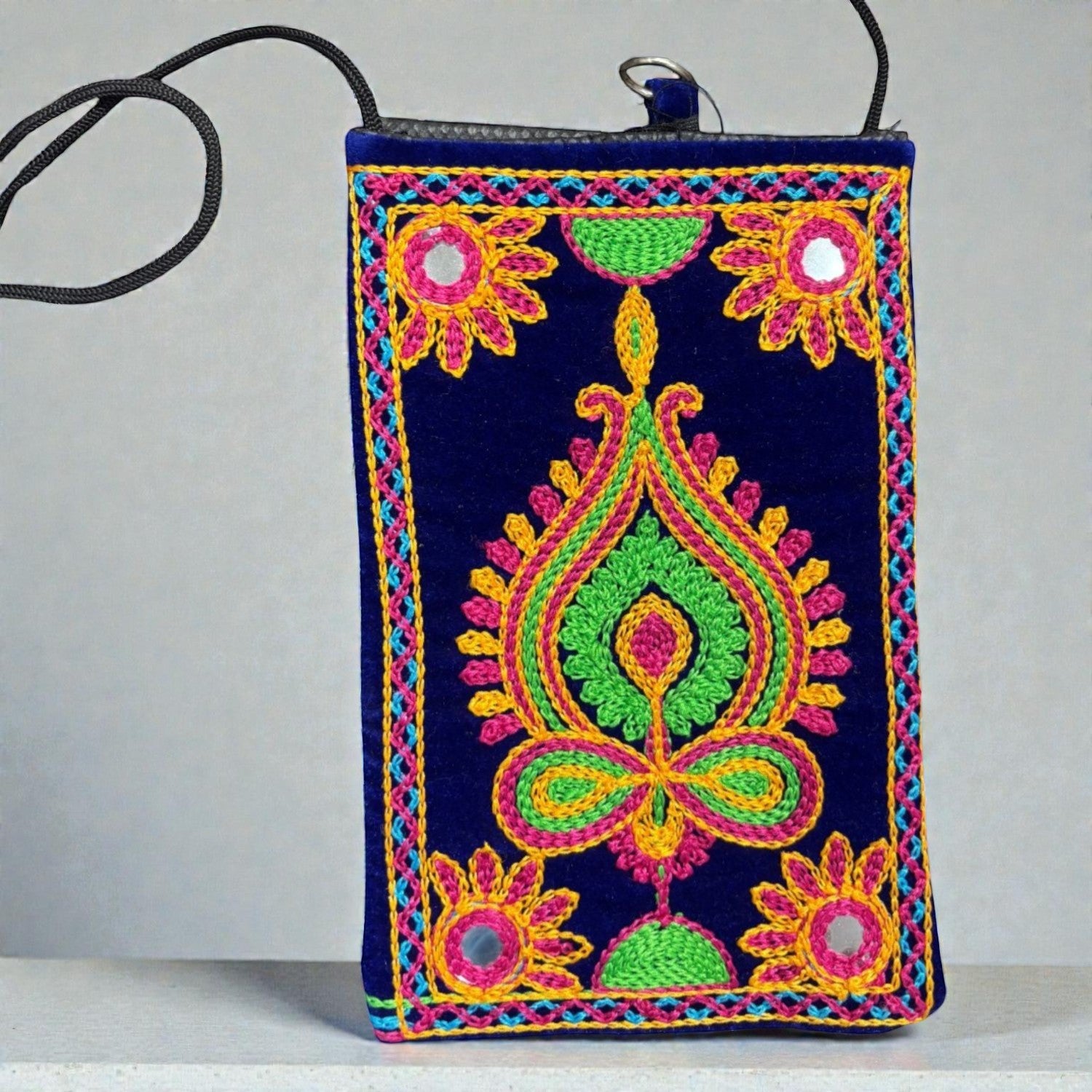 Mobile Pouch Bag for Women Stylish Phone Pouch Lightweight Ladies Shoulder Purse Compact Mobile Holder for Travel Shopping Daily Use Office Outdoor and Casual Wear - 6 Inch - Apkamart