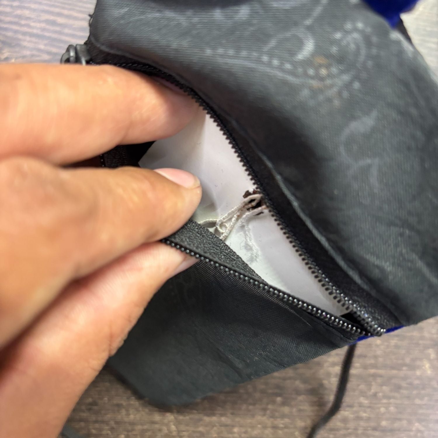 Mobile Pouch Bag for Women Stylish Phone Pouch Lightweight Ladies Shoulder Purse Compact Mobile Holder for Travel Shopping Daily Use Office Outdoor and Casual Wear - 6 Inch - Apkamart