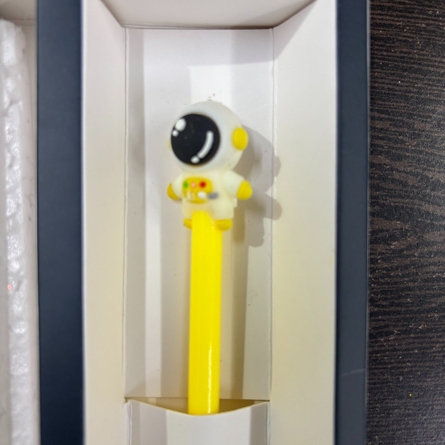 Astronaut Design Spiral Notebook with Pen Diary Notebook with Pen for Kids l School Stationery Notebook for Students Return Gift & Birthday Gift for Children - 8 Inch