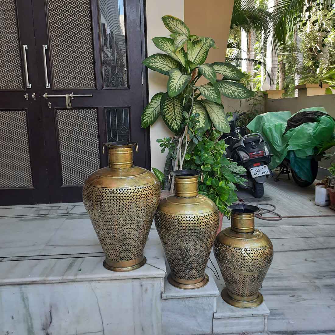 Beautiful LED Vase | Big Showpieces for Living Room - 20 Inch - ApkaMart