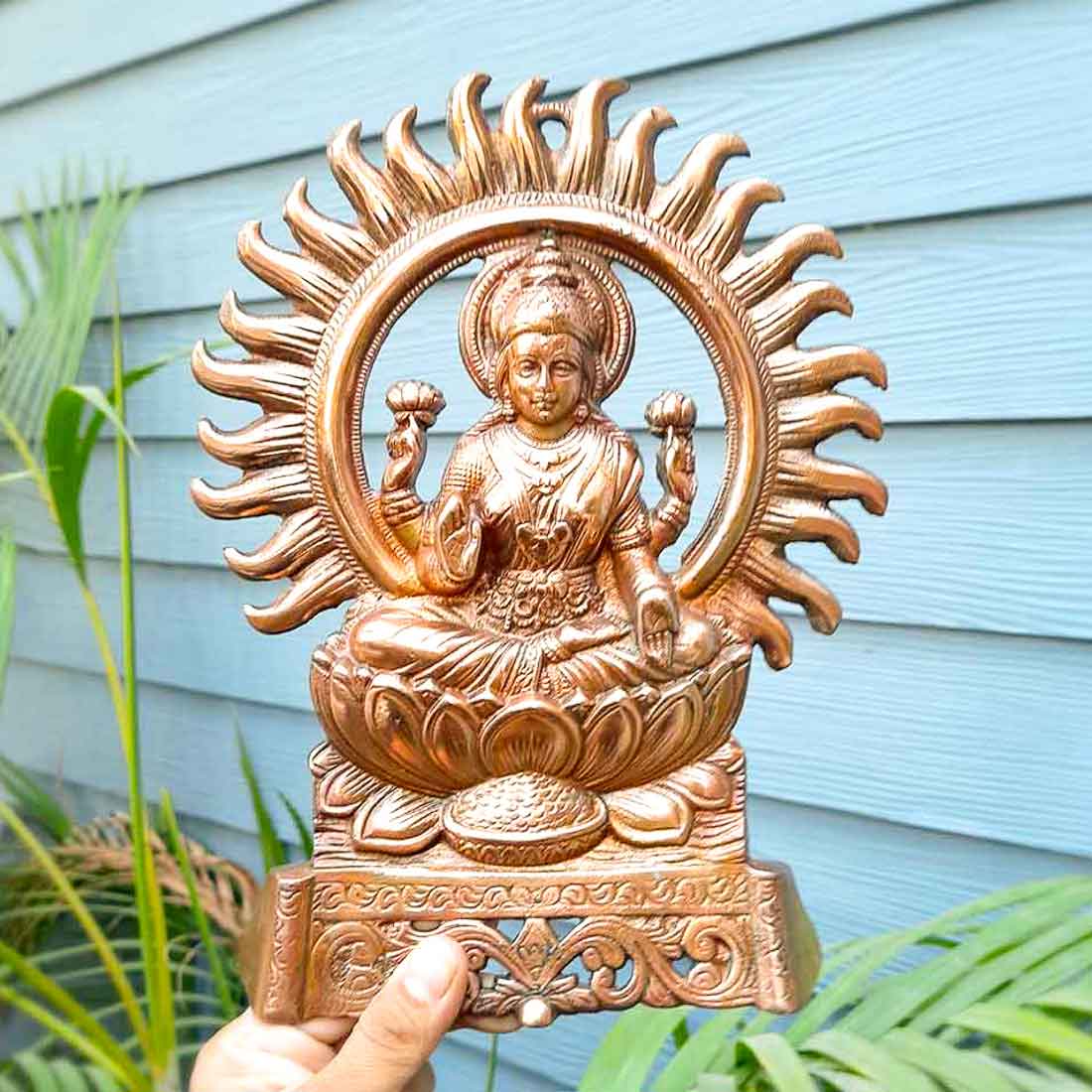 Lakshmi Idol Wall Hanging | Goddess Laxmi Sitting On Lotus / Kamal Wall Statue Decor |Religoius & Spiritual Wall Art - For Diwali, Puja, Home & Entrance Living Room & Gift - 11 Inch