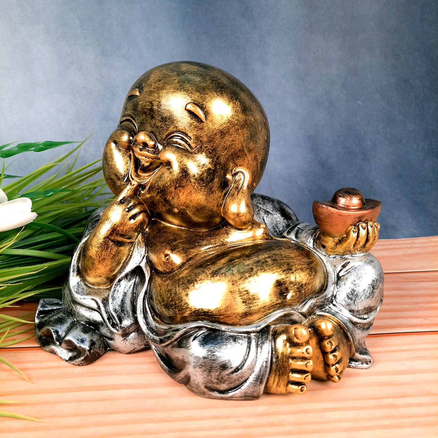 Amazon.com: Gift Take Laughing Buddha Showpiece for Health Wealth Money and  Good Luck, Laughing Budha with Potli - White & Golden, 11x10x14cm(5.5 inch)  Made in India : לבית ולמטבח