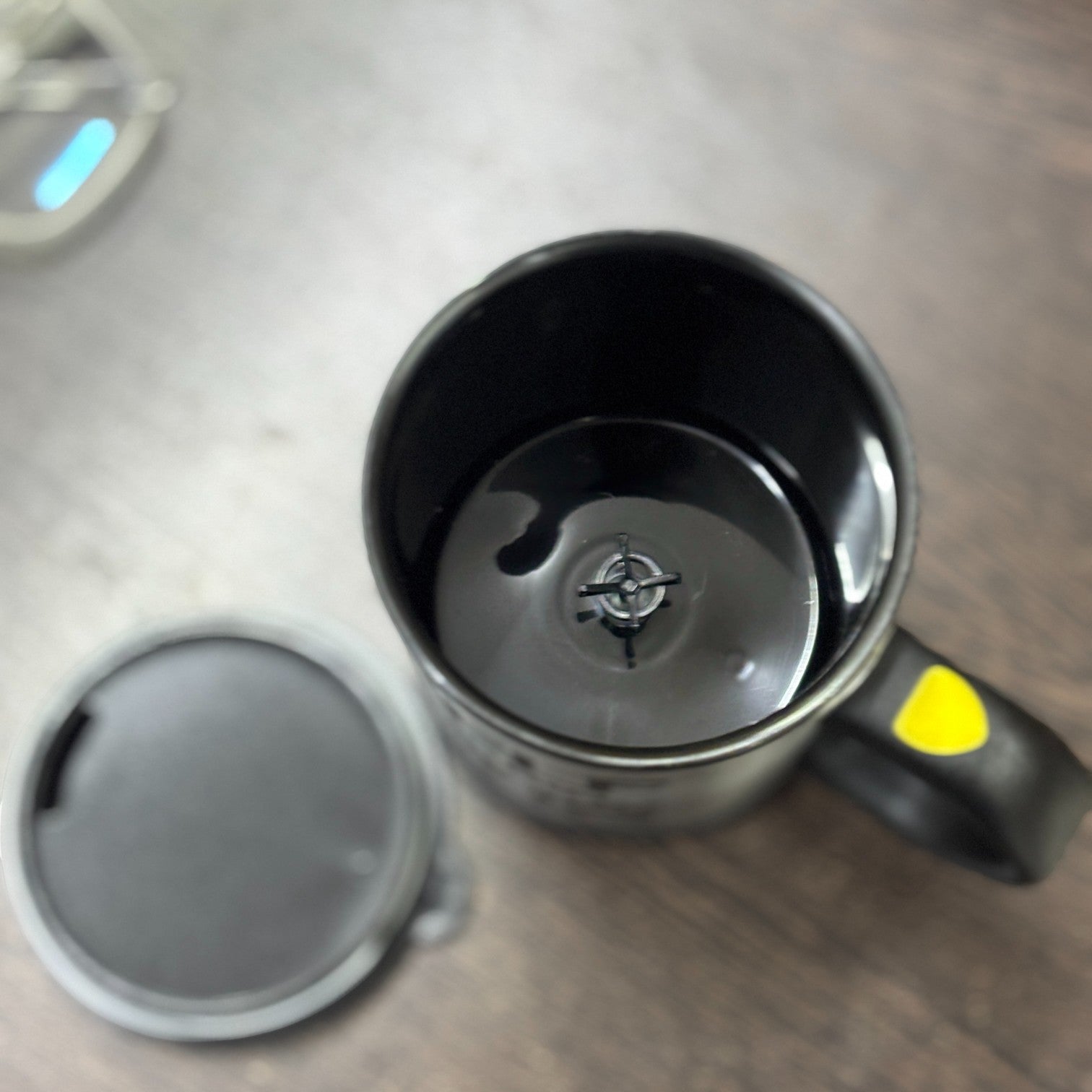 Self-Stirring Coffee Mug with Lid | Automatic Mixing Mug with Battery Operation | Portable Stainless Steel Mug for Coffee, Milk & Beverages – Spill-Proof - 400ml - Apkamart