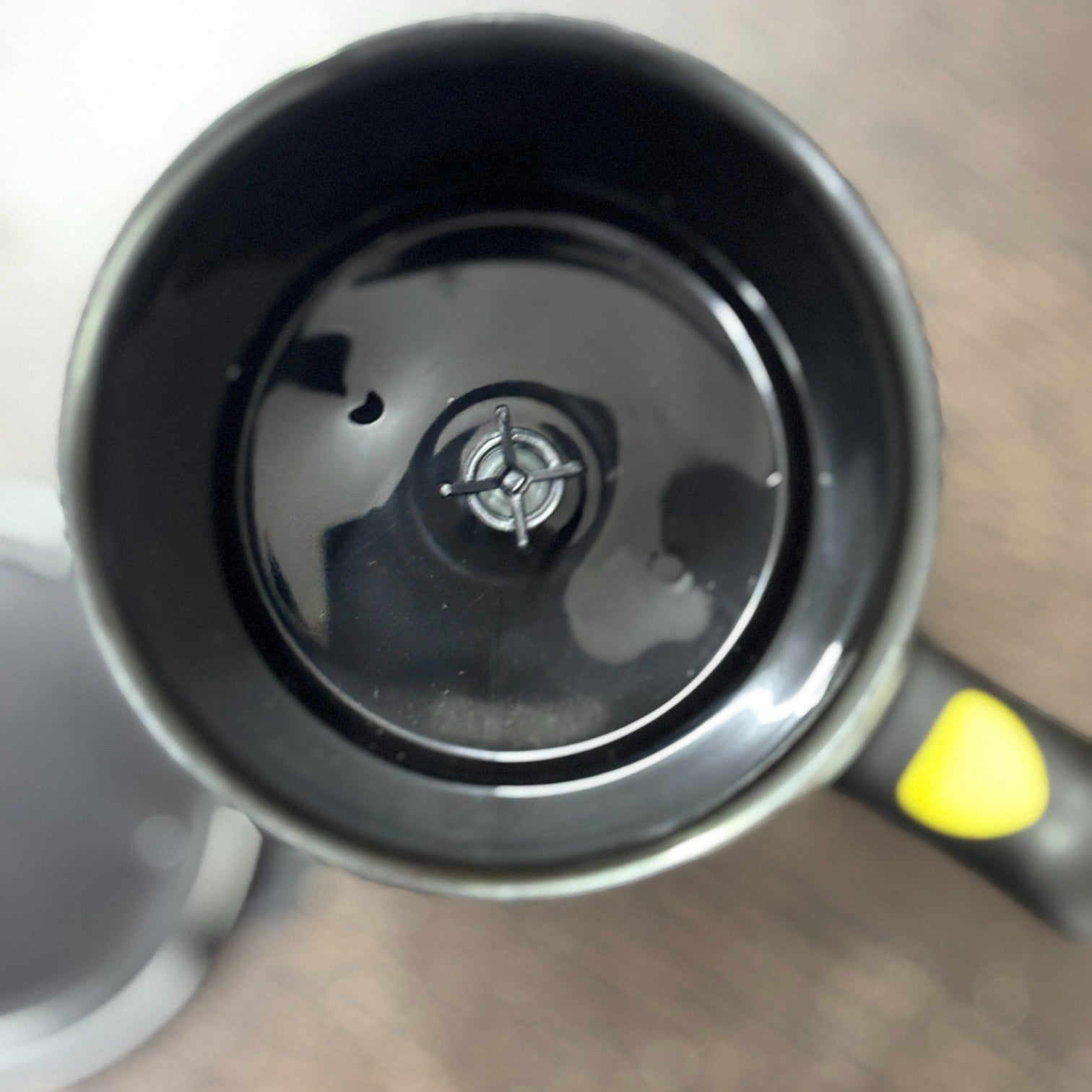 Self-Stirring Coffee Mug with Lid | Automatic Mixing Mug with Battery Operation | Portable Stainless Steel Mug for Coffee, Milk & Beverages – Spill-Proof - 400ml - Apkamart