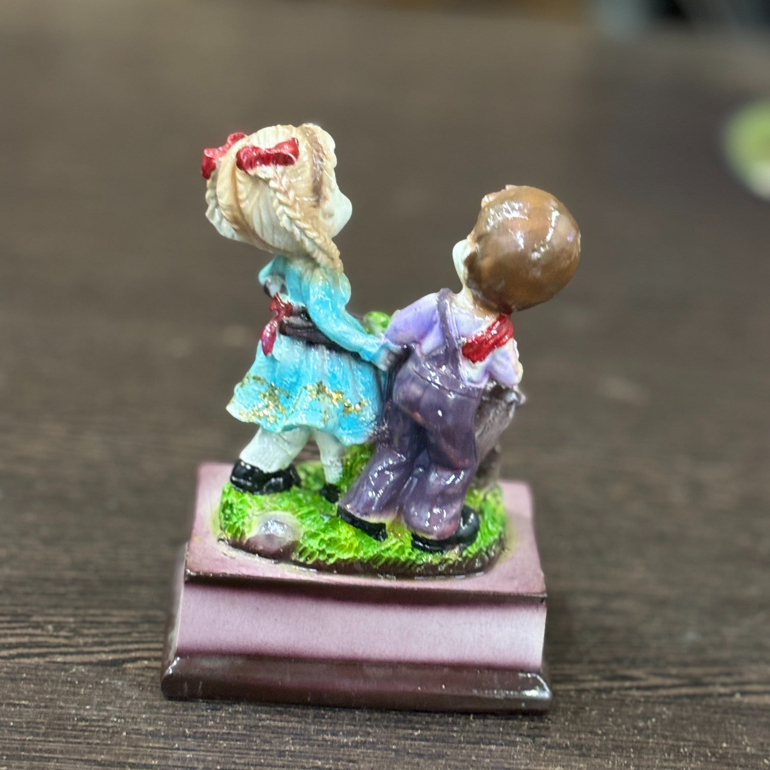 Romantic Couple Figurine | Decorative Resin Statue for Home Decor | Unique Gift Idea for Wedding, Anniversary & Valentine’s Day - 5 Inch - Apkamart