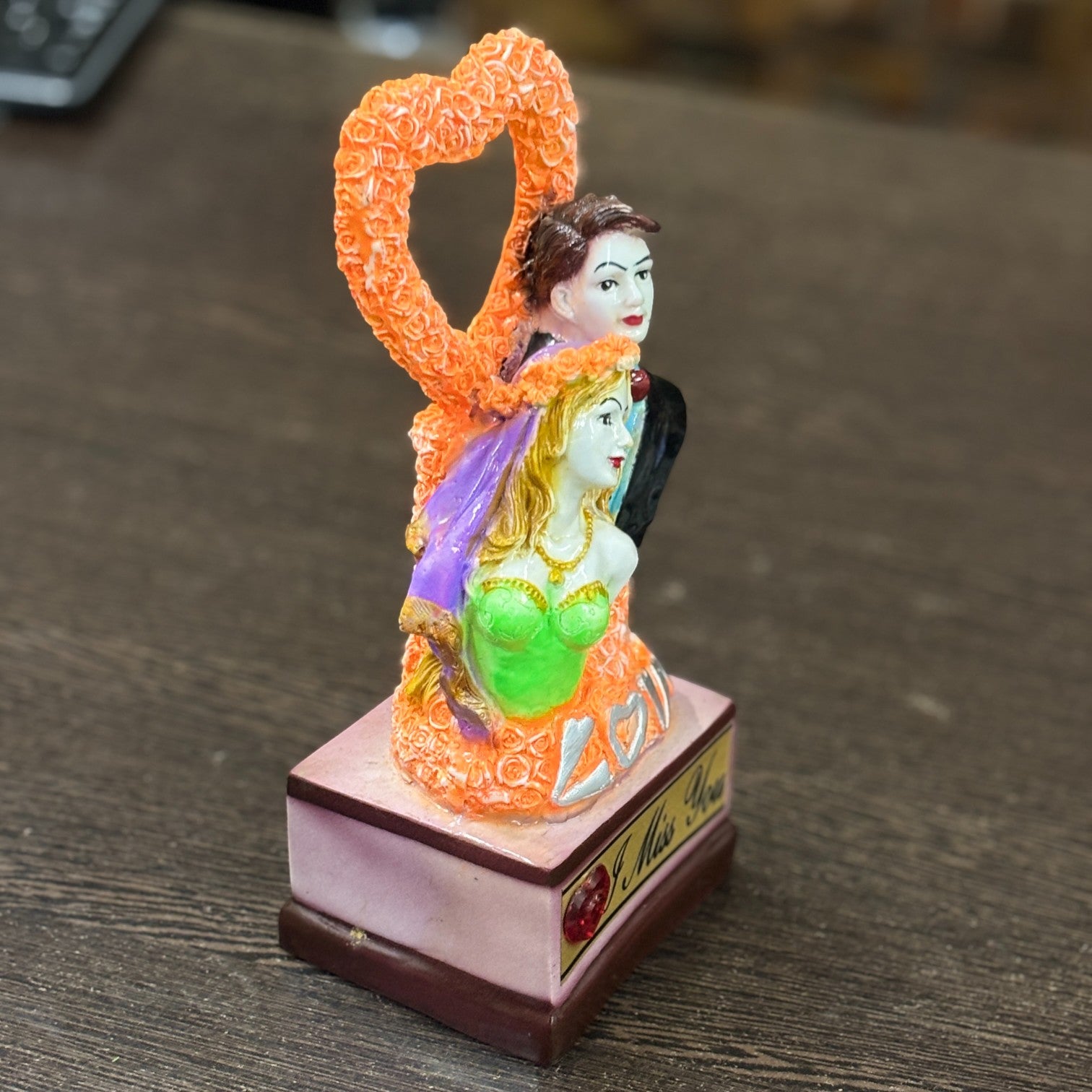 Beautiful Couple Showpiece | Romantic Love Resin Statue for Bedroom & Living Room Décor | Ideal Gift for Valentine, Wedding & Anniversary - 9 Inch - Apkamart
