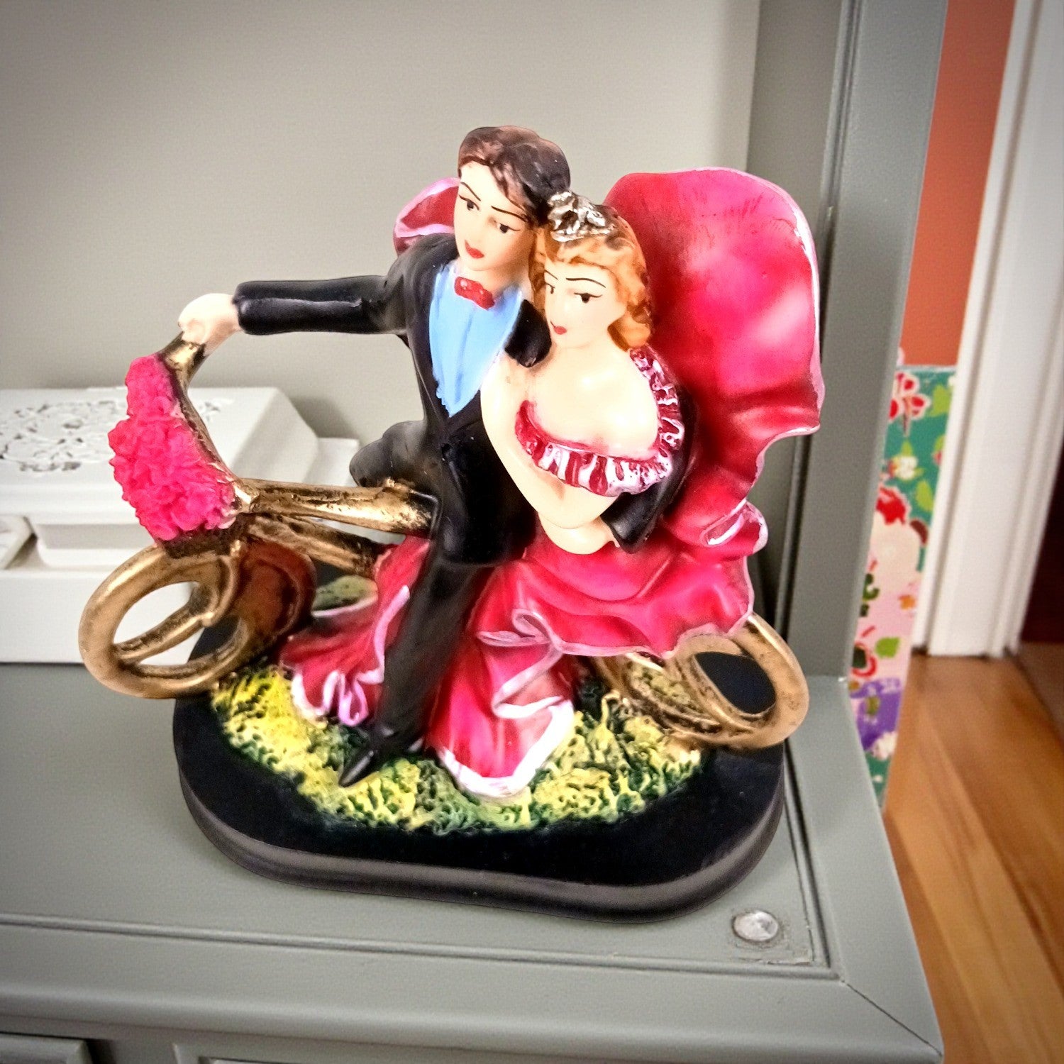 Romantic Couple Showpiece | Love Figurine Decorative Sculpture for Home Décor & Living Room | Valentine, Anniversary & Wedding Gift for Her & Him - 6 Inch - Apkamart