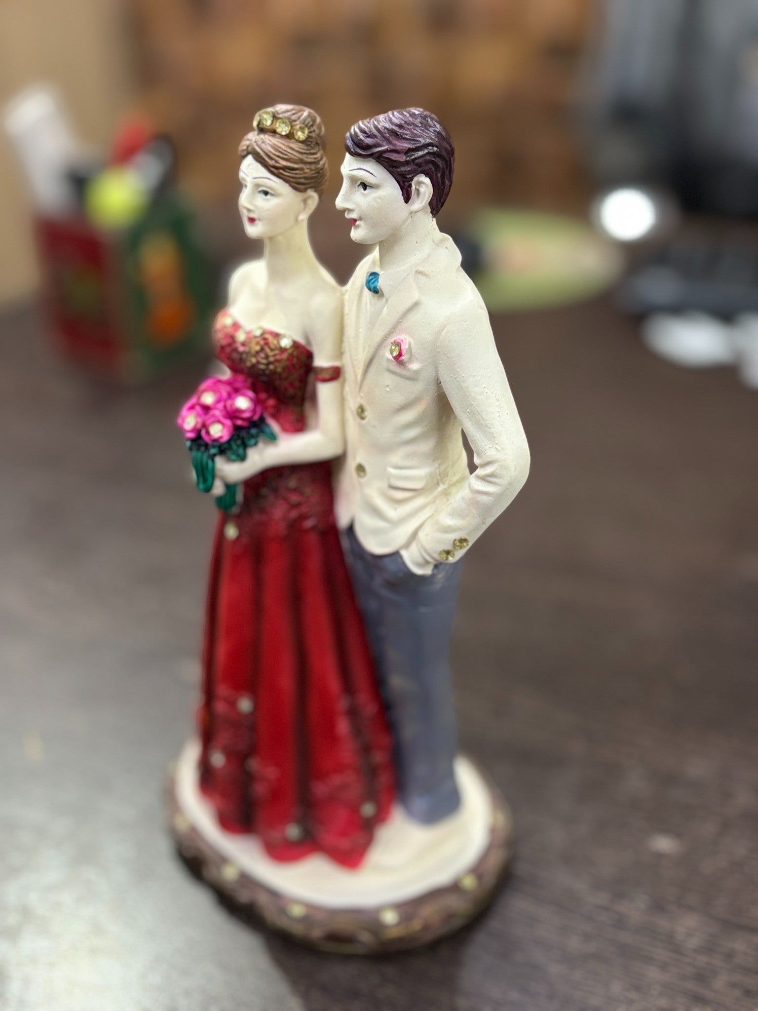 Love Couple Figurine | Romantic Resin Showpiece for Home Decoration | Perfect Gift for Anniversary, Valentine’s Day & Wedding - 10 Inch - Apkamart