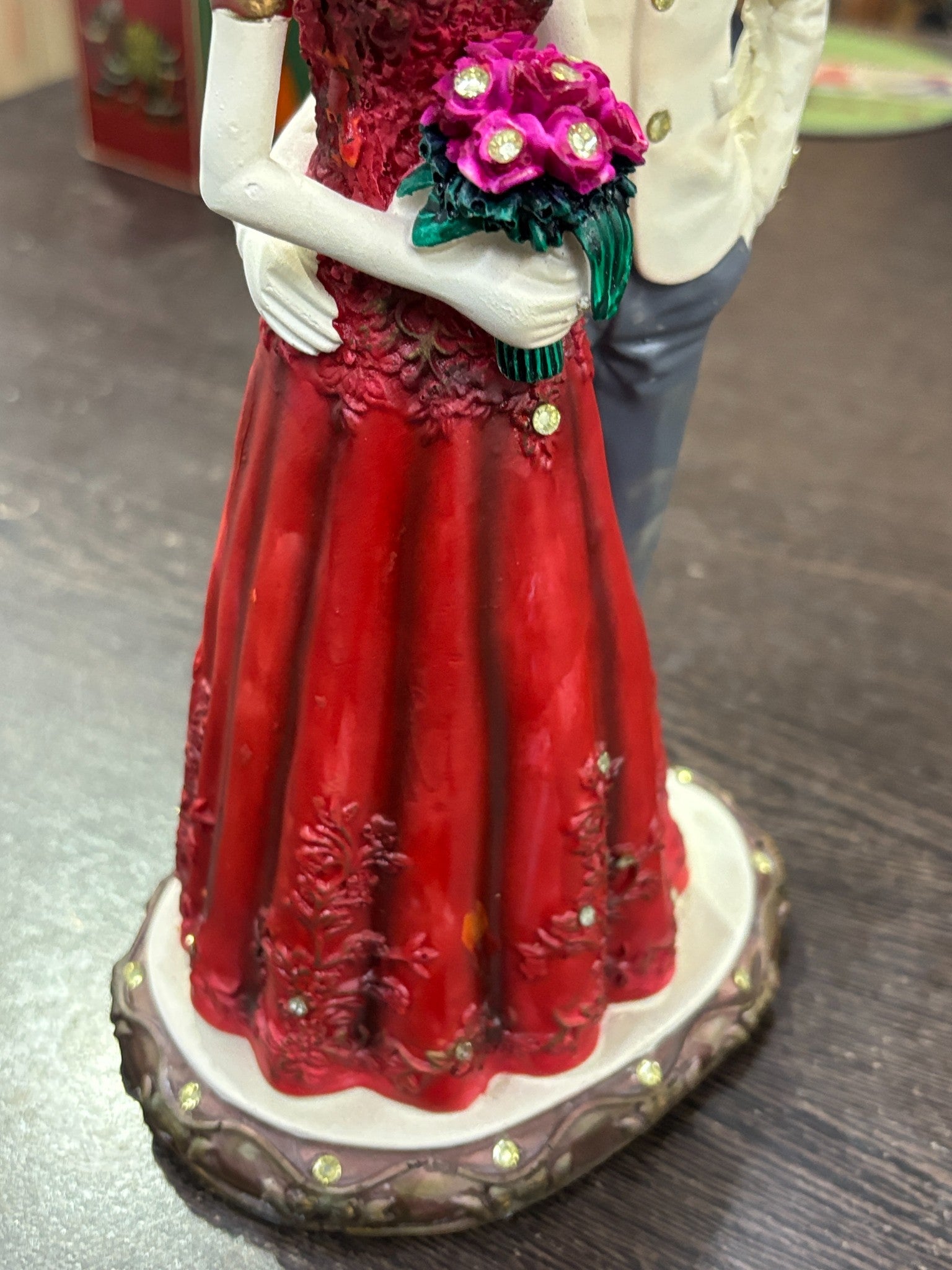 Love Couple Figurine | Romantic Resin Showpiece for Home Decoration | Perfect Gift for Anniversary, Valentine’s Day & Wedding - 10 Inch - Apkamart