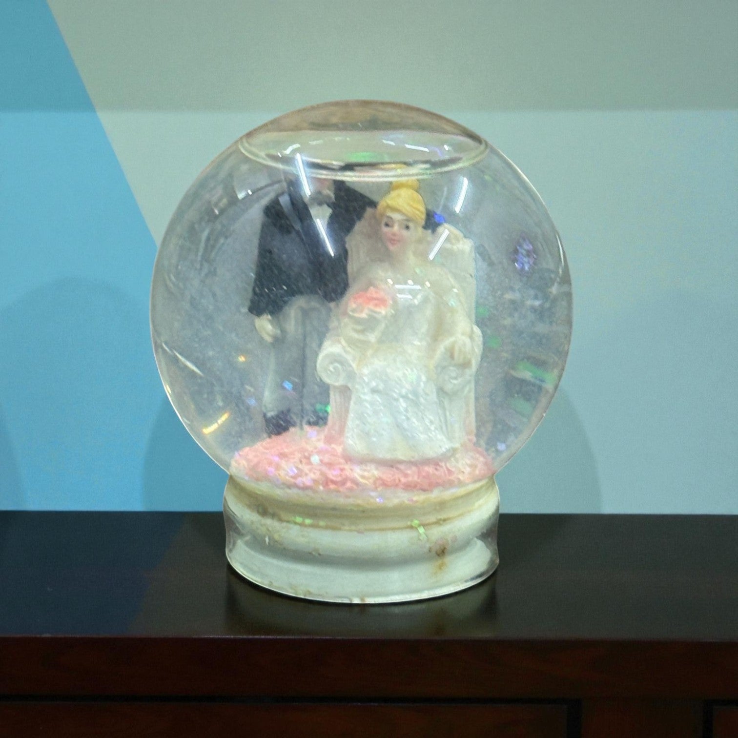 Romantic Couple Light Showpiece | Valentine Gift for Her & Him | Decorative Love Figurine for Bedroom & Home Decor - 3 Inch - Apkamart