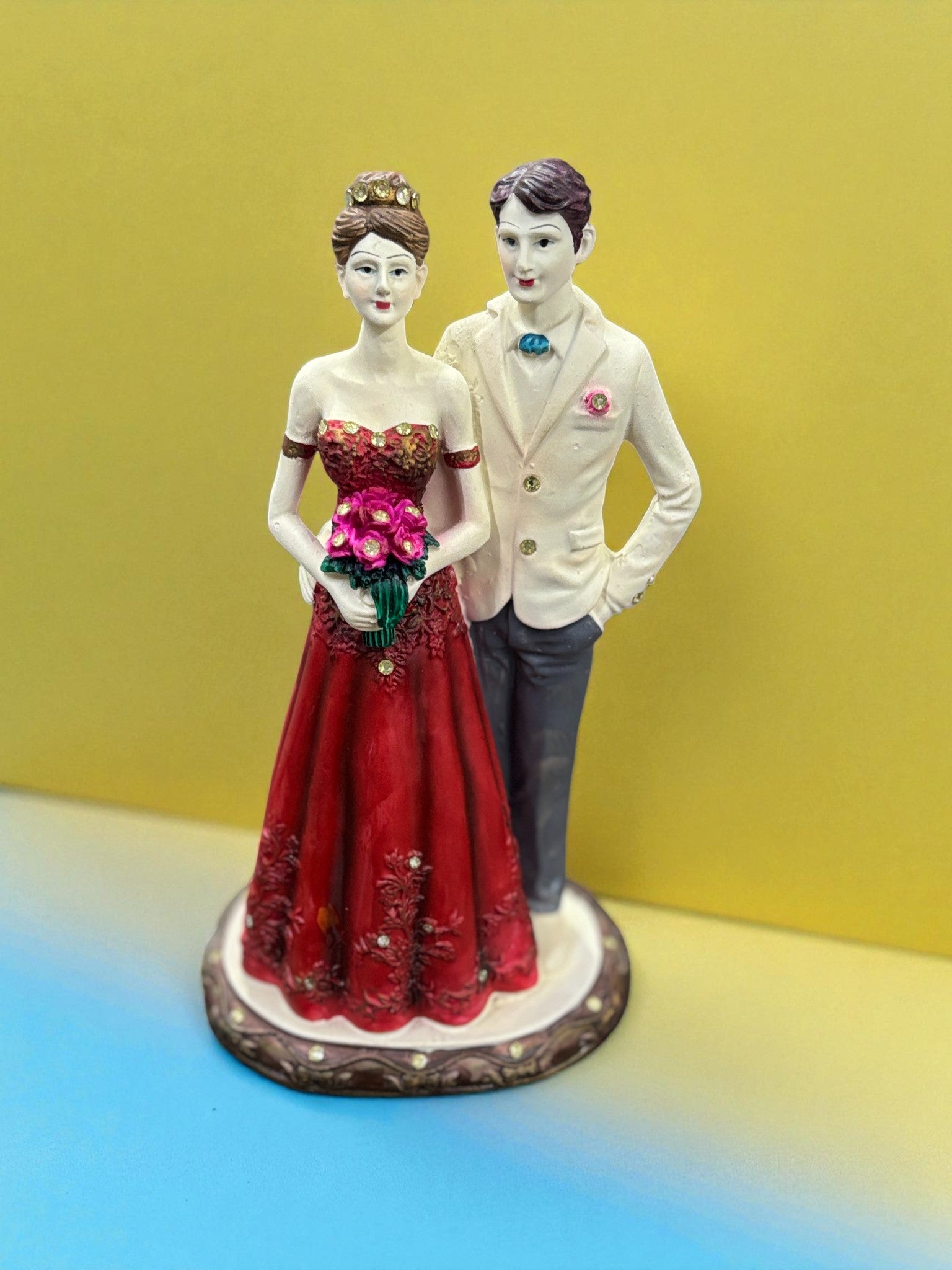 Love Couple Figurine | Romantic Resin Showpiece for Home Decoration | Perfect Gift for Anniversary, Valentine’s Day & Wedding - 10 Inch - Apkamart