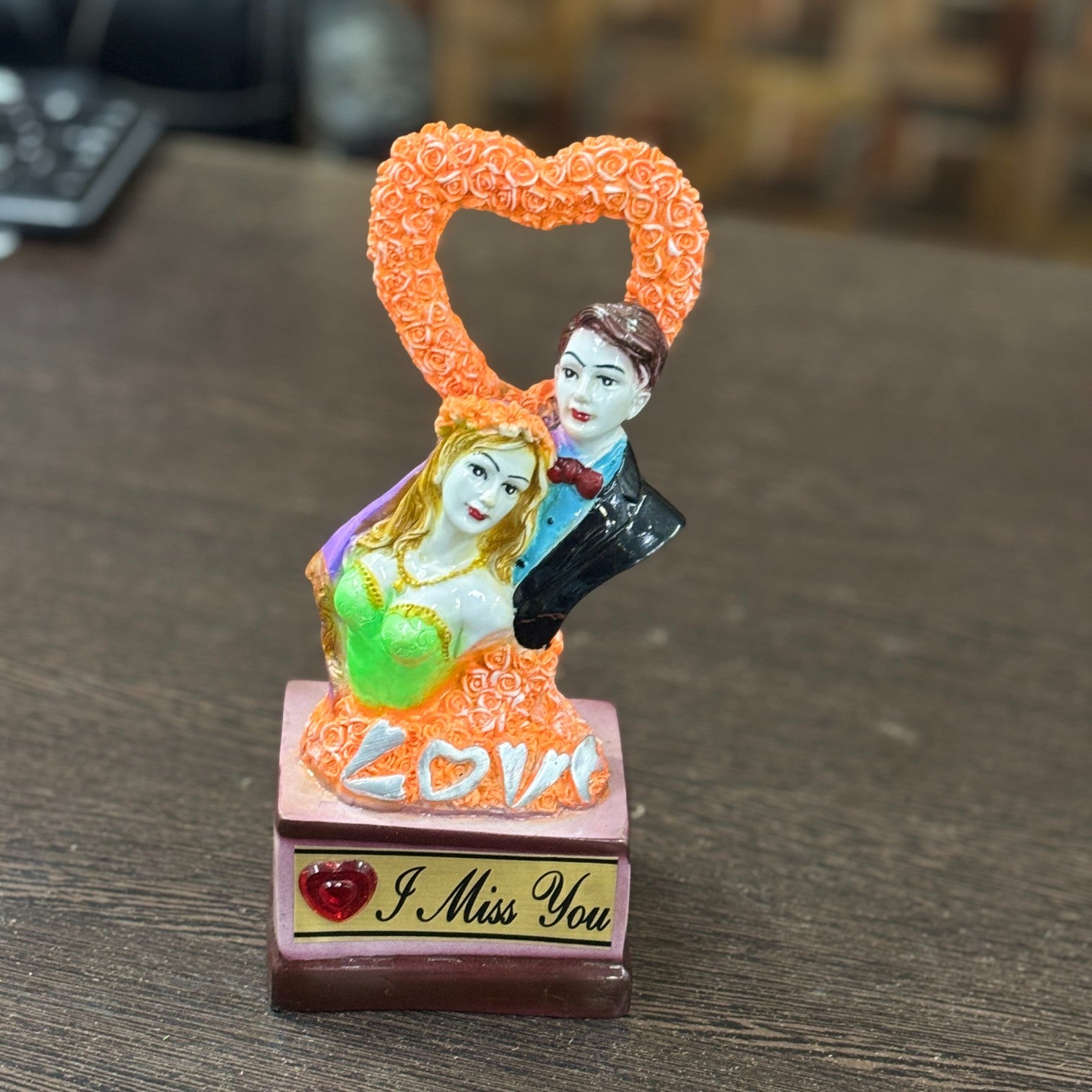 Beautiful Couple Showpiece | Romantic Love Resin Statue for Bedroom & Living Room Décor | Ideal Gift for Valentine, Wedding & Anniversary - 9 Inch - Apkamart