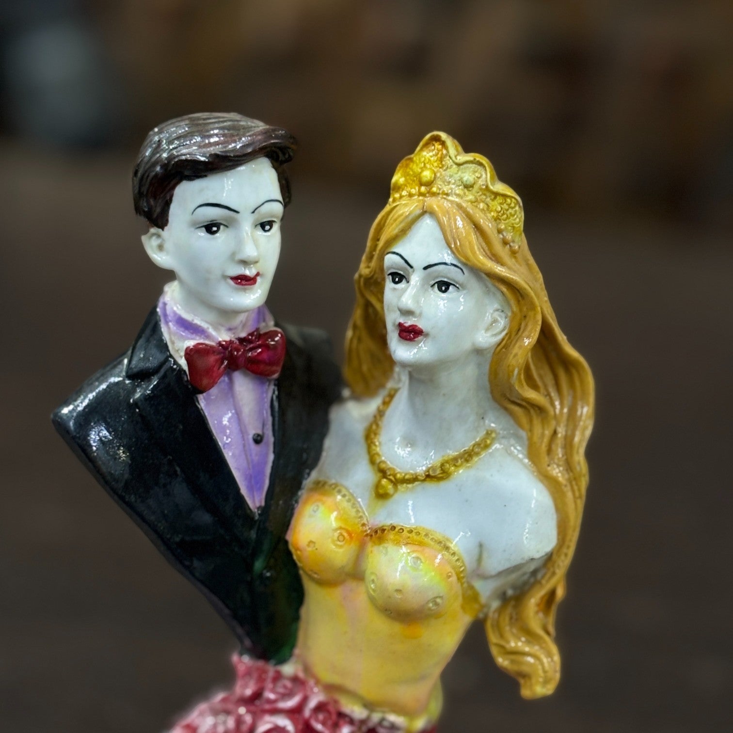 Couple Figurine Showpiece | Romantic Resin Sculpture | Perfect Decorative Gift for Anniversary, Wedding, Valentine’s Day & Home Decor - 10 Inch  - Apkamart