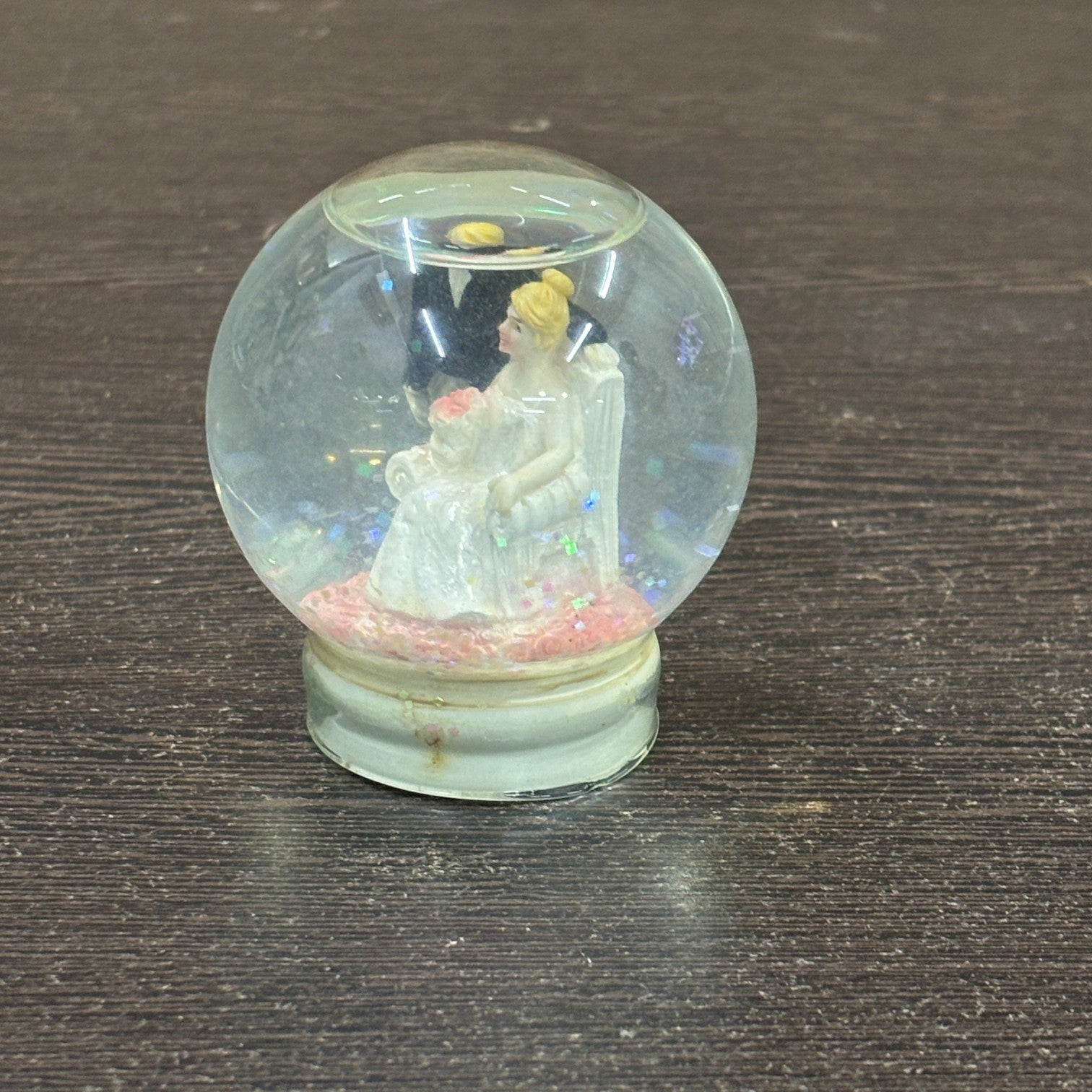 Romantic Couple Light Showpiece | Valentine Gift for Her & Him | Decorative Love Figurine for Bedroom & Home Decor - 3 Inch - Apkamart