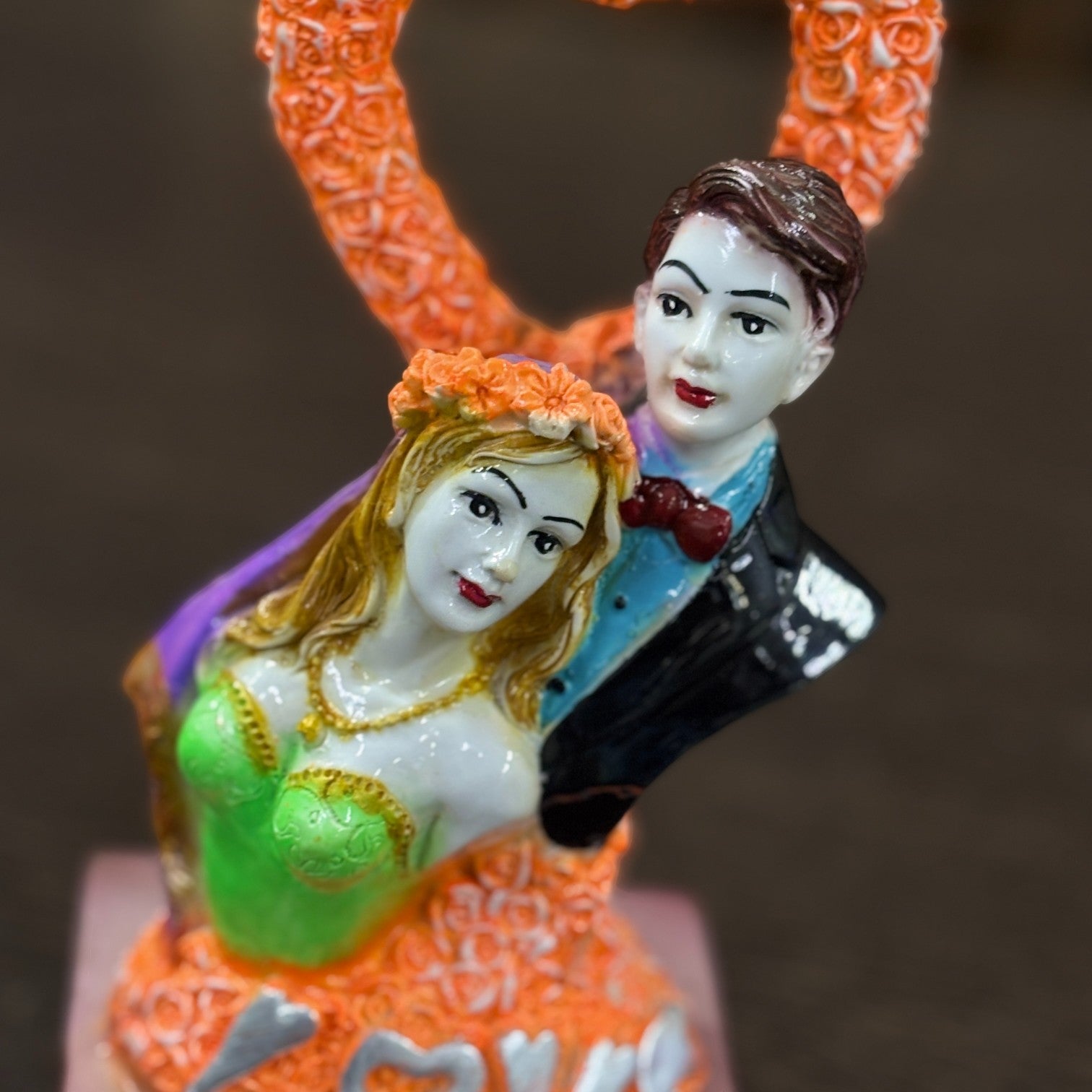 Beautiful Couple Showpiece | Romantic Love Resin Statue for Bedroom & Living Room Décor | Ideal Gift for Valentine, Wedding & Anniversary - 9 Inch - Apkamart