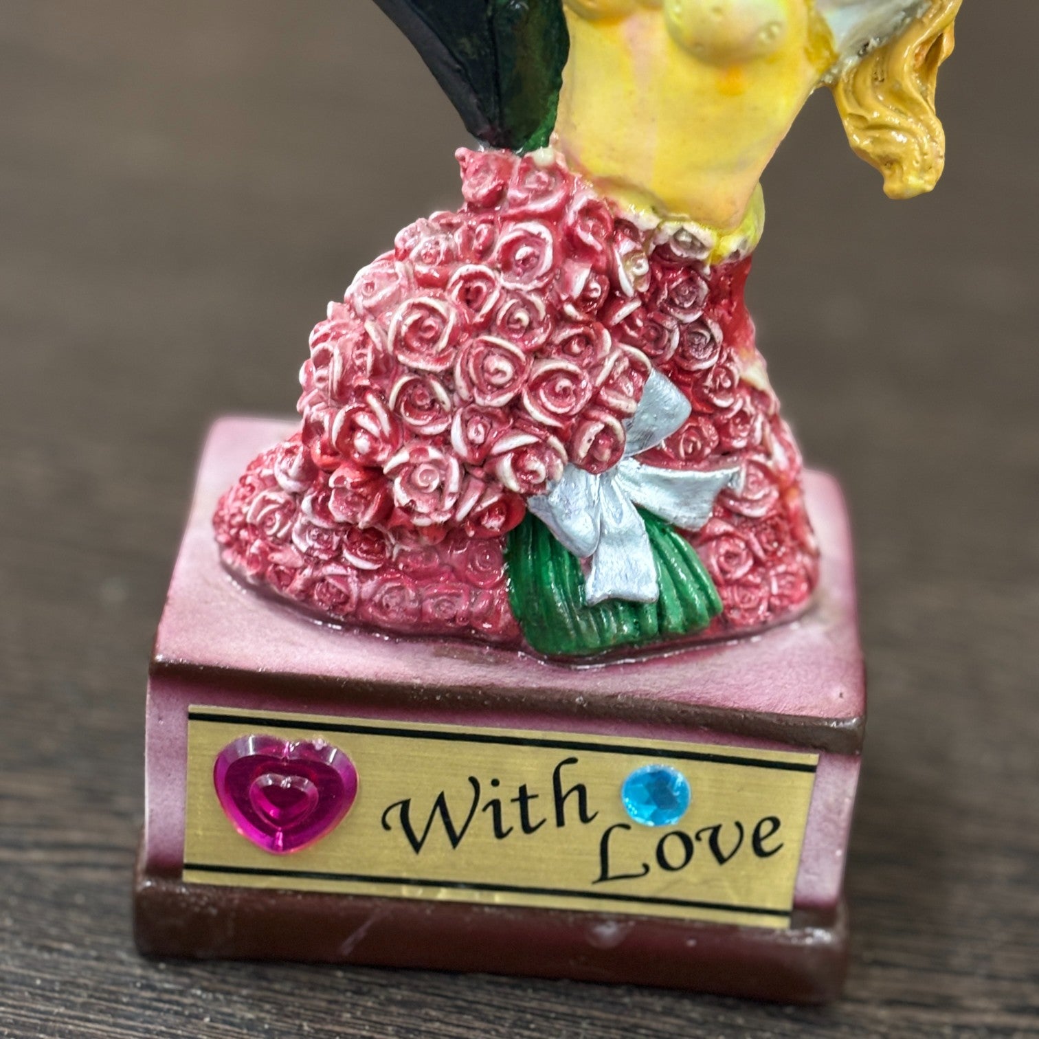 Couple Figurine Showpiece | Romantic Resin Sculpture | Perfect Decorative Gift for Anniversary, Wedding, Valentine’s Day & Home Decor - 10 Inch  - Apkamart