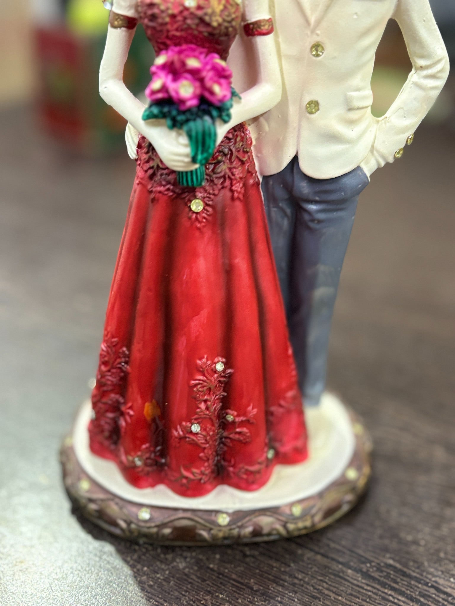 Love Couple Figurine | Romantic Resin Showpiece for Home Decoration | Perfect Gift for Anniversary, Valentine’s Day & Wedding - 10 Inch - Apkamart