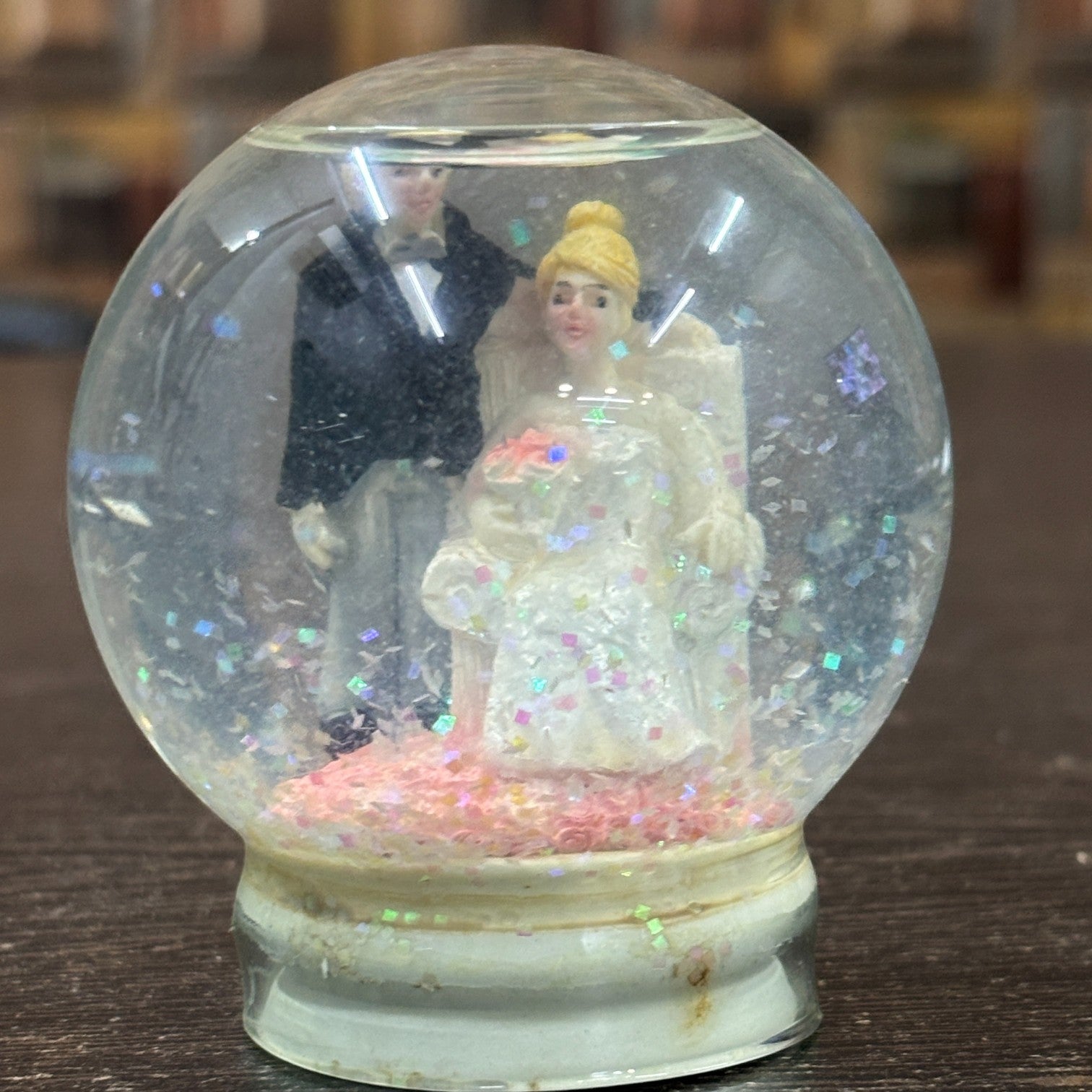 Romantic Couple Light Showpiece | Valentine Gift for Her & Him | Decorative Love Figurine for Bedroom & Home Decor - 3 Inch - Apkamart