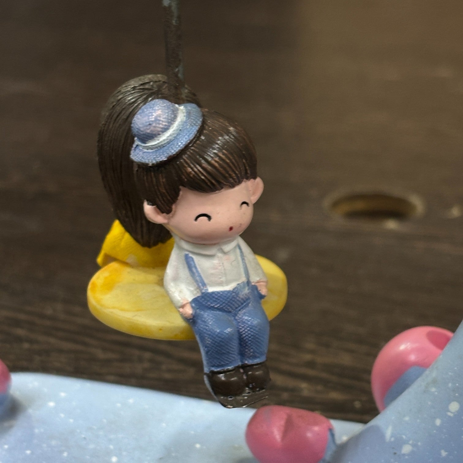 Couple Showpiece | Romantic Love Figurine for Home, Bedroom & Living Room Decor | Decorative Resin Couple Statue for Valentine, Anniversary & Gifting - 7 Inch - Apkamart