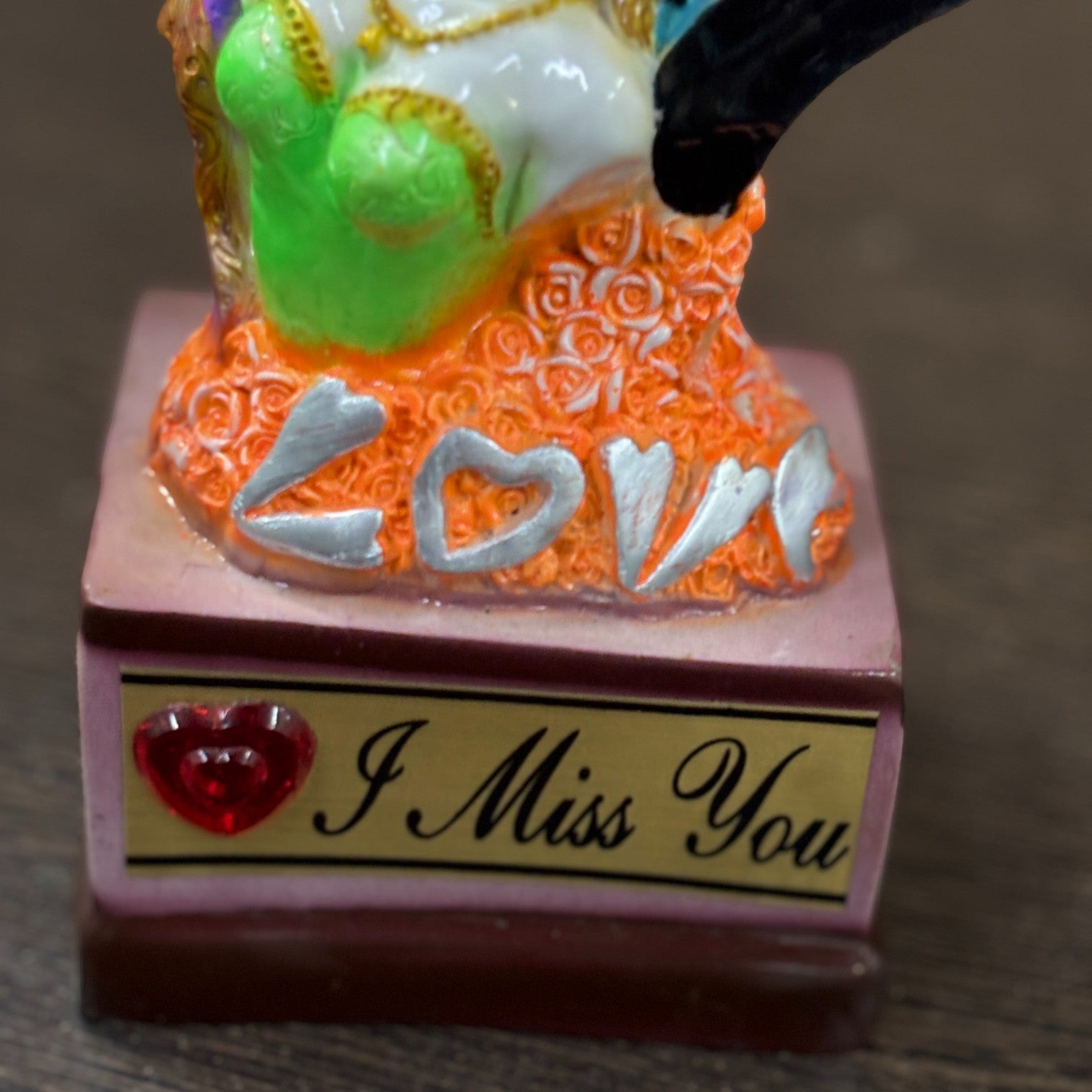 Beautiful Couple Showpiece | Romantic Love Resin Statue for Bedroom & Living Room Décor | Ideal Gift for Valentine, Wedding & Anniversary - 9 Inch - Apkamart