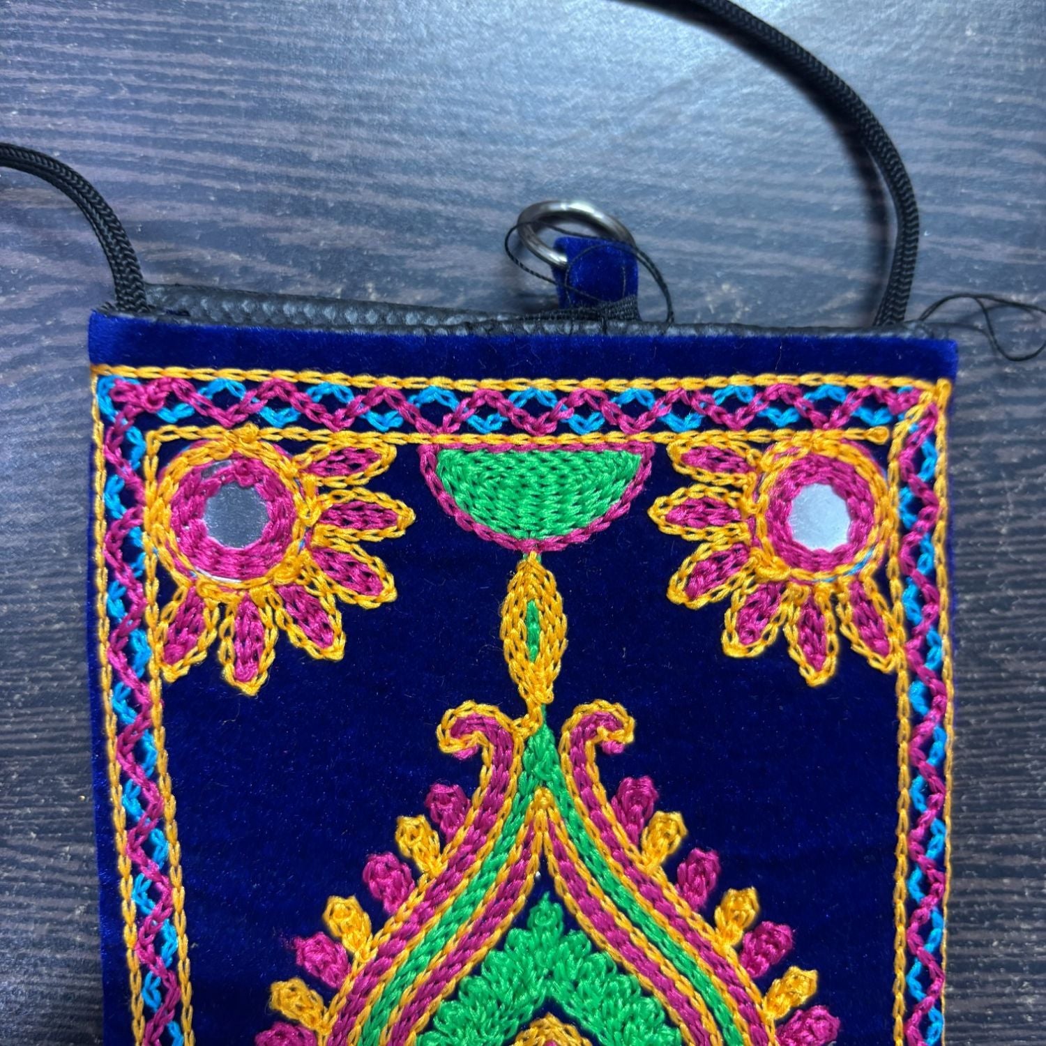 Mobile Pouch Bag for Women Stylish Phone Pouch Lightweight Ladies Shoulder Purse Compact Mobile Holder for Travel Shopping Daily Use Office Outdoor and Casual Wear - 6 Inch - Apkamart