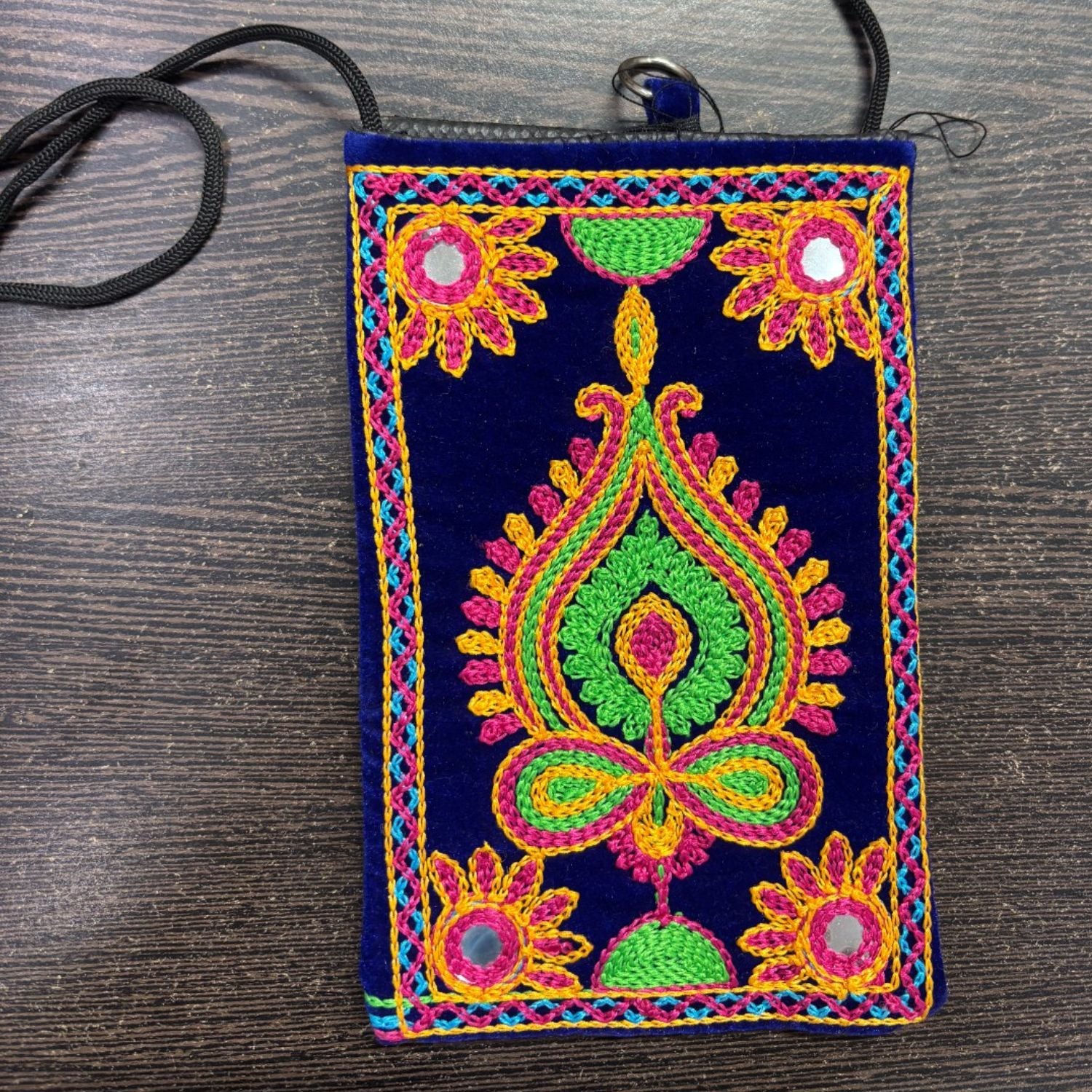 Mobile Pouch Bag for Women Stylish Phone Pouch Lightweight Ladies Shoulder Purse Compact Mobile Holder for Travel Shopping Daily Use Office Outdoor and Casual Wear - 6 Inch - Apkamart