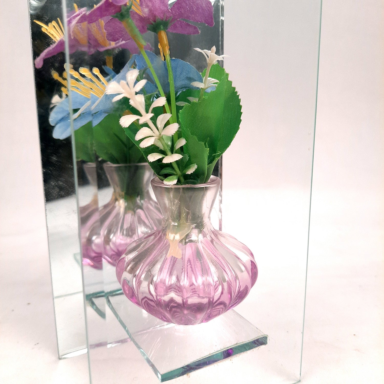 Decorative Vase Showpiece Displayed Between Glass Front and Mirror Back - For Home, Table, Shelf, Office Decor & Gifts - apkamart #Style_style 3