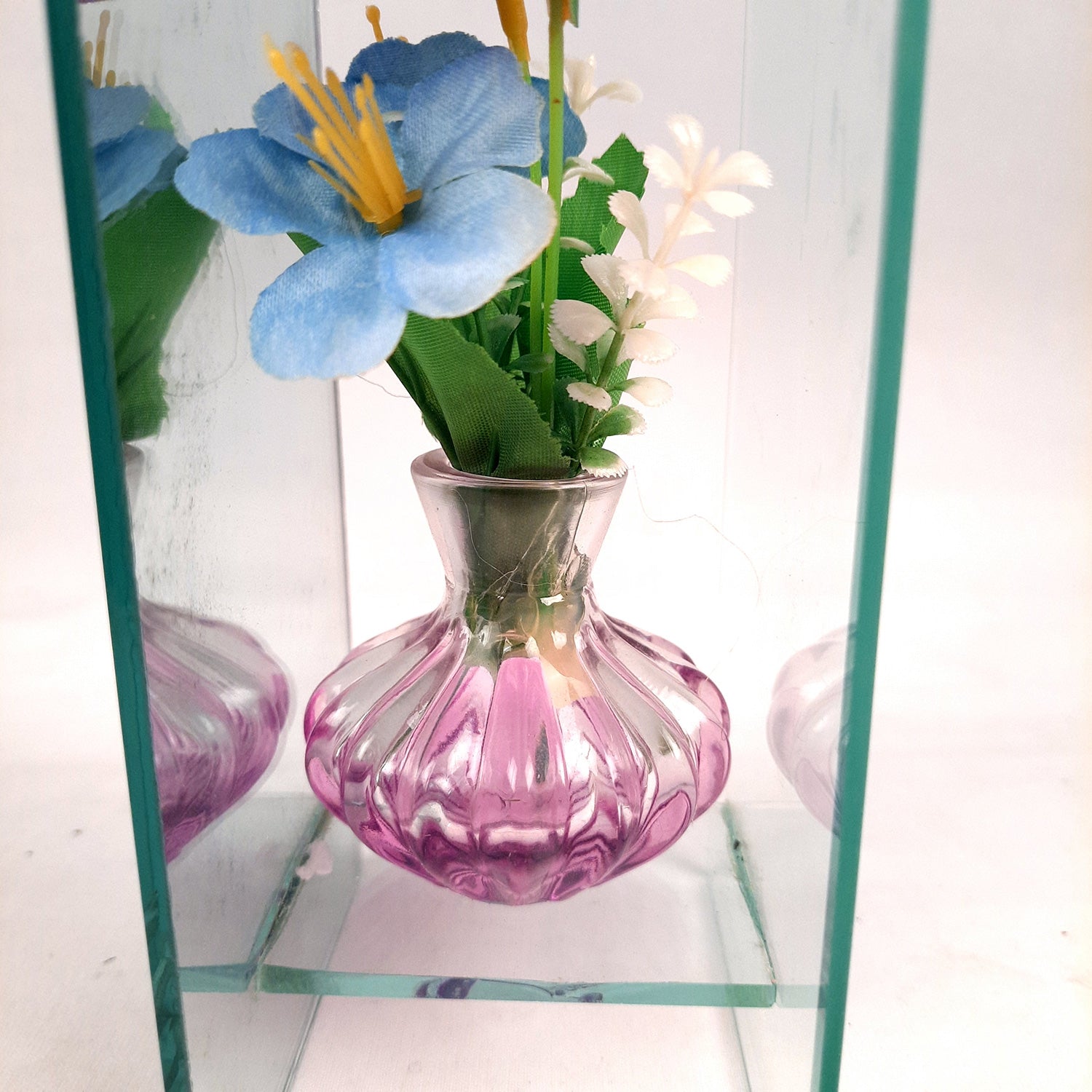 Decorative Vase Showpiece Displayed Between Glass Front and Mirror Back - For Home, Table, Shelf, Office Decor & Gifts - apkamart #Style_style 3