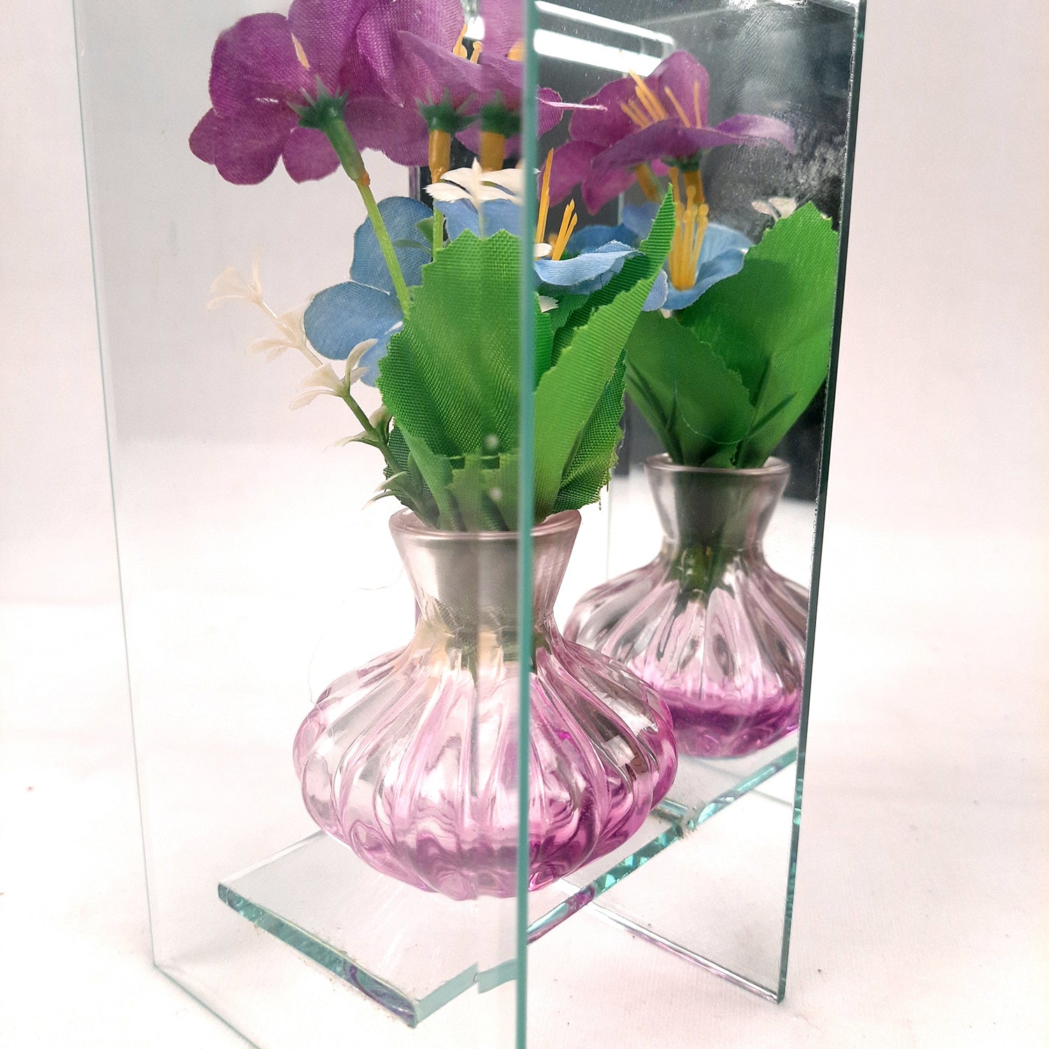 Decorative Vase Showpiece Displayed Between Glass Front and Mirror Back - For Home, Table, Shelf, Office Decor & Gifts - apkamart #Style_style 3